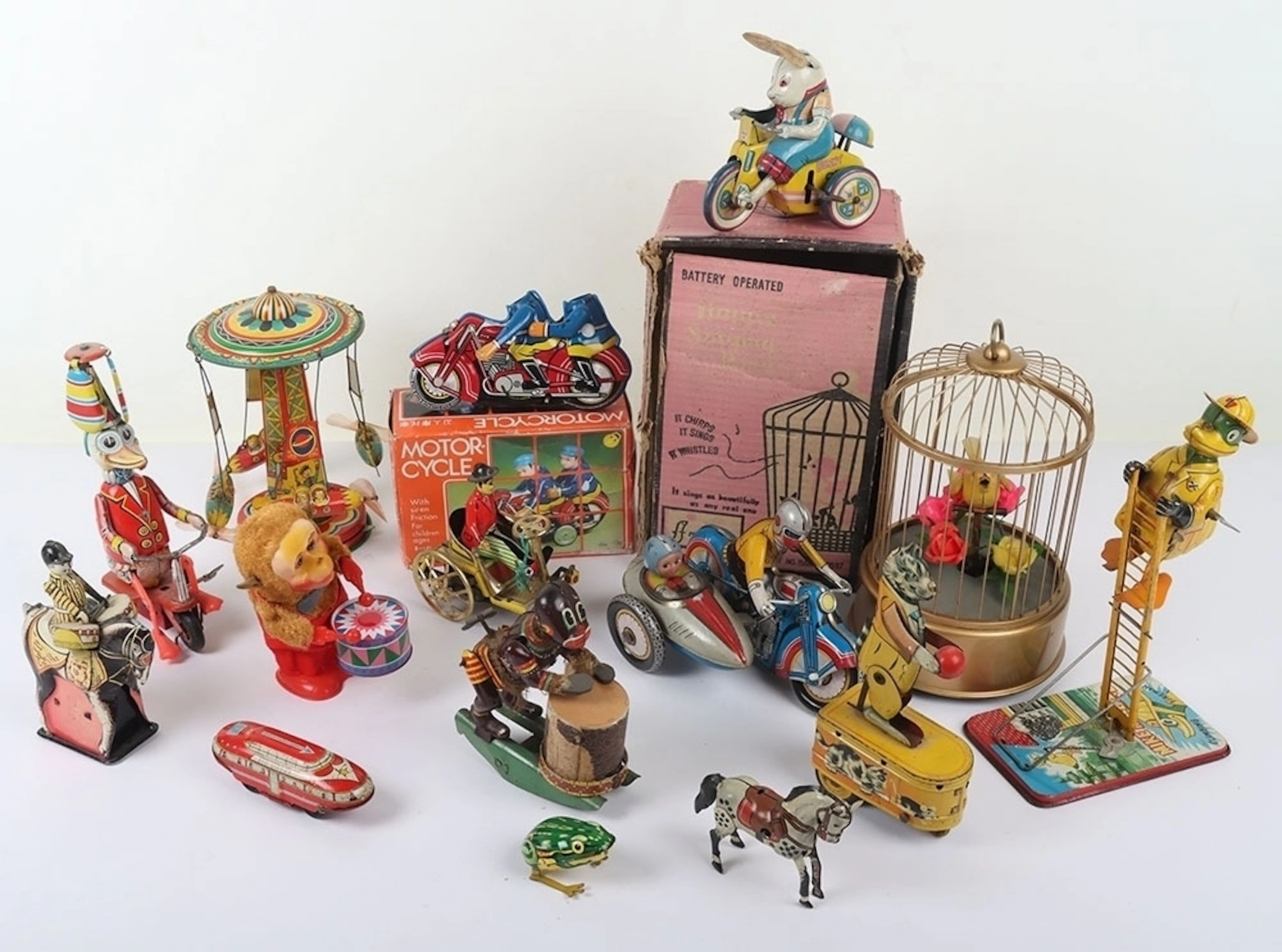 A Quantity of Tinplate Battery/Clockwork Operated Novelty Toys