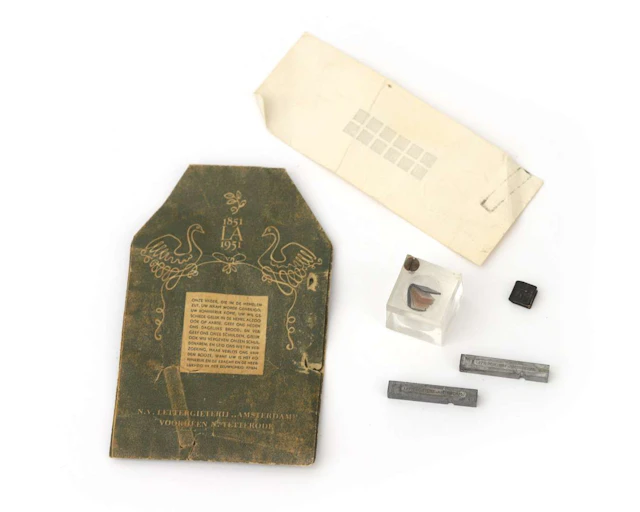 The world’s smallest booklet, in duplicate, with two letter rods –