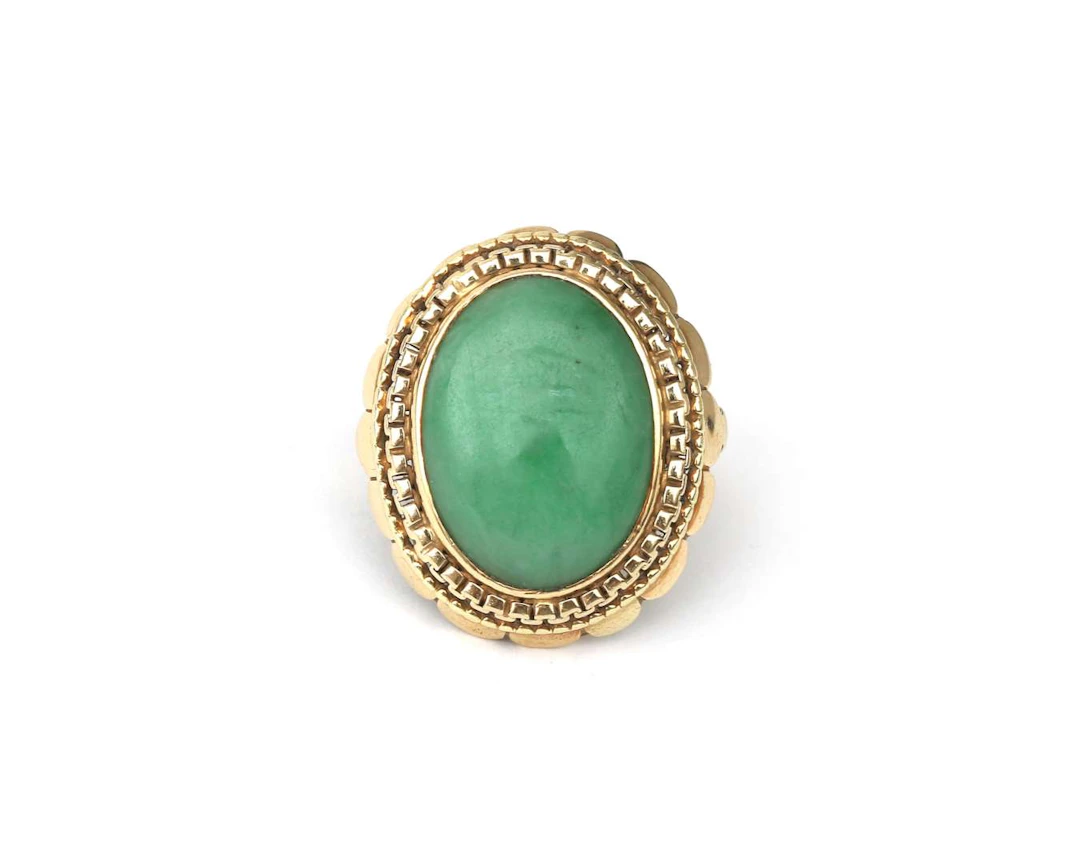 A 14 crt. yellow gold ring with jade