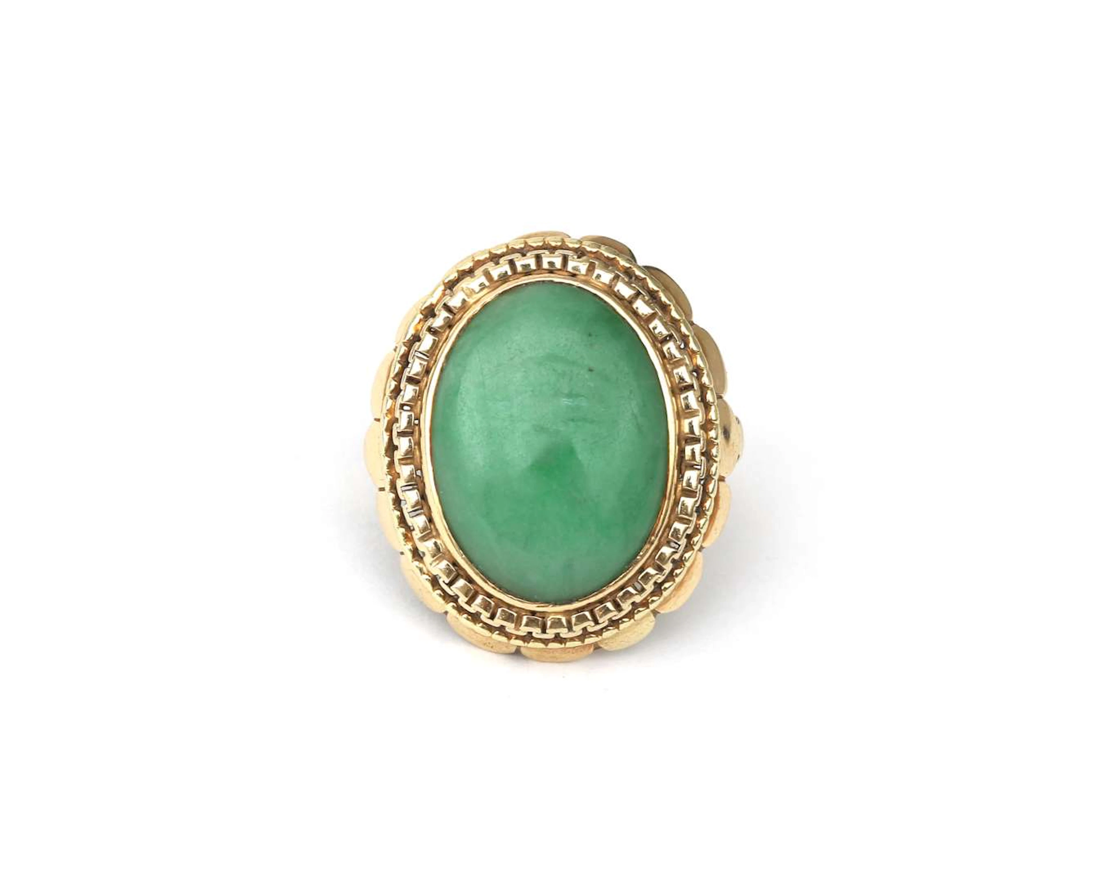 A 14 crt. yellow gold ring with jade