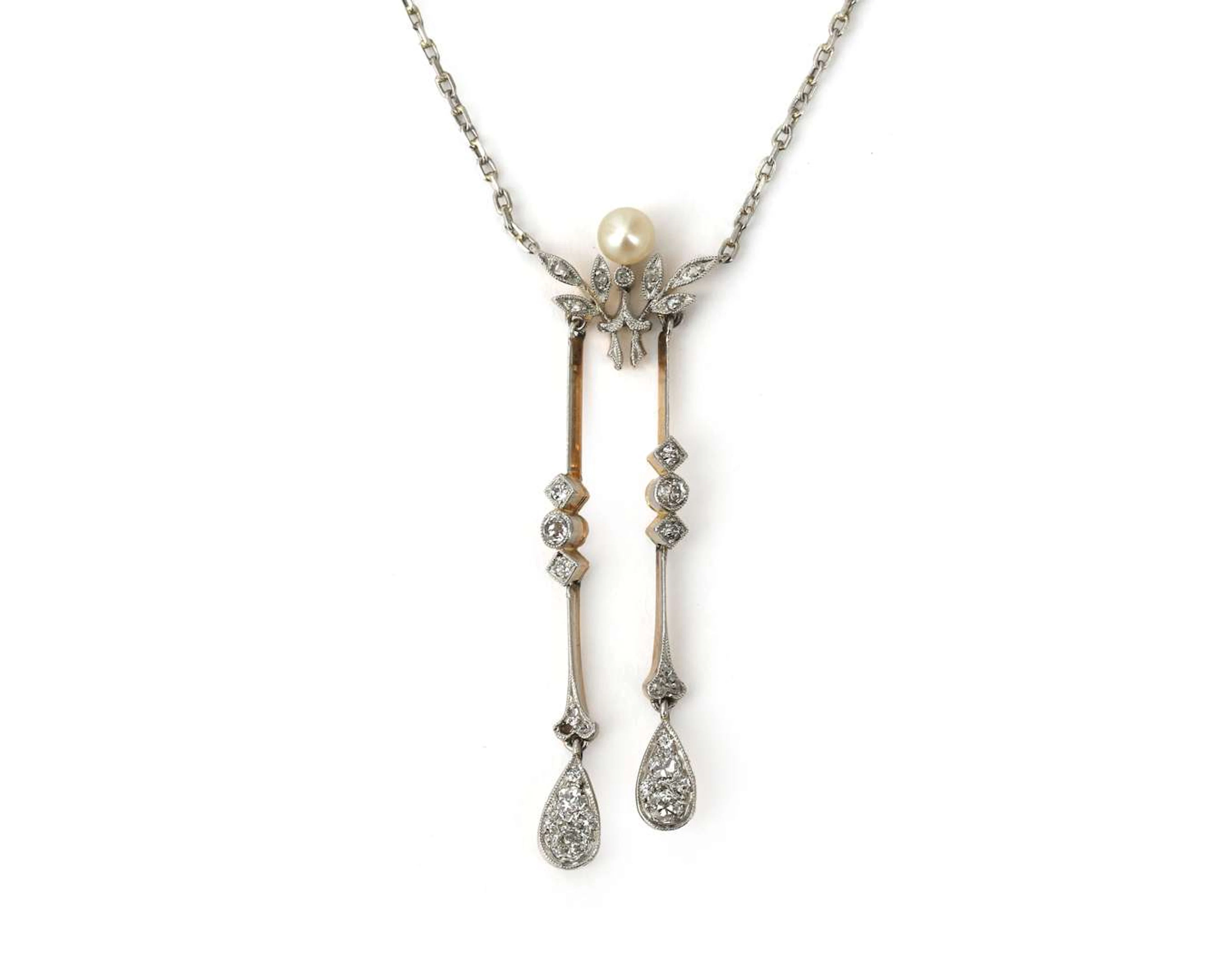 A negligee necklace in gold and silver with a pearl and a diamond