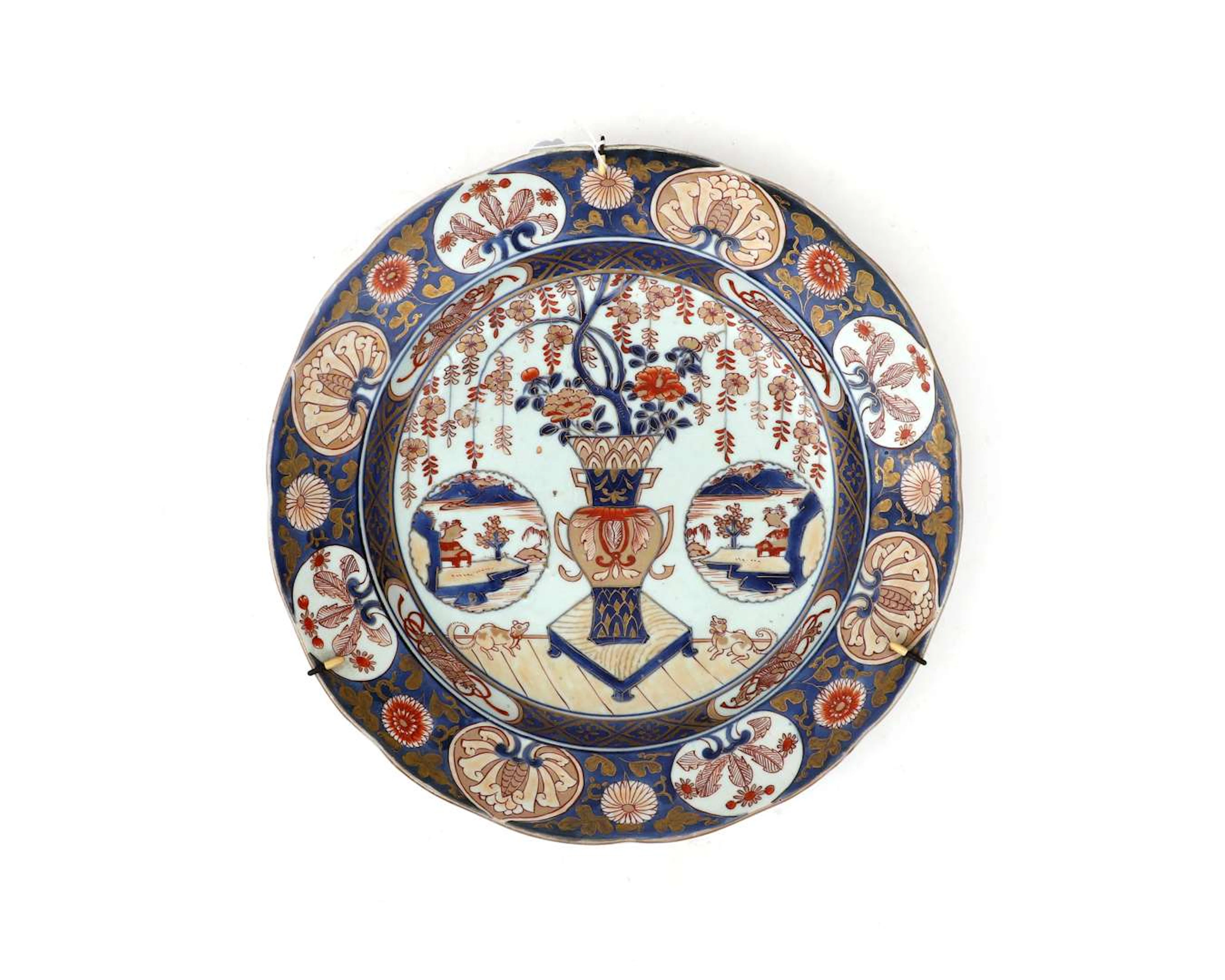 An Imari-style porcelain wall plate, Japan, 19th/20th century