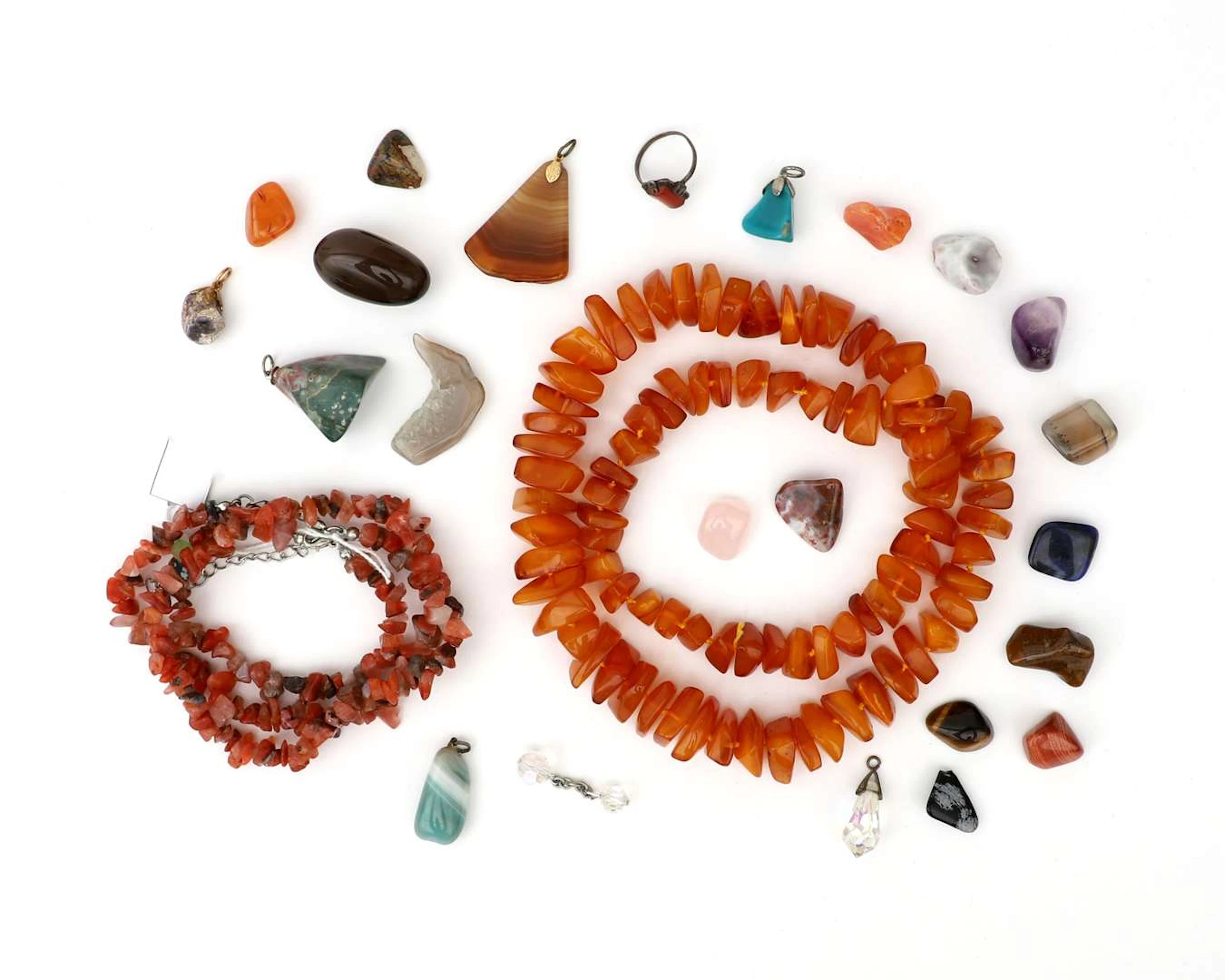 A lot containing various gemstones, including 6 pendants