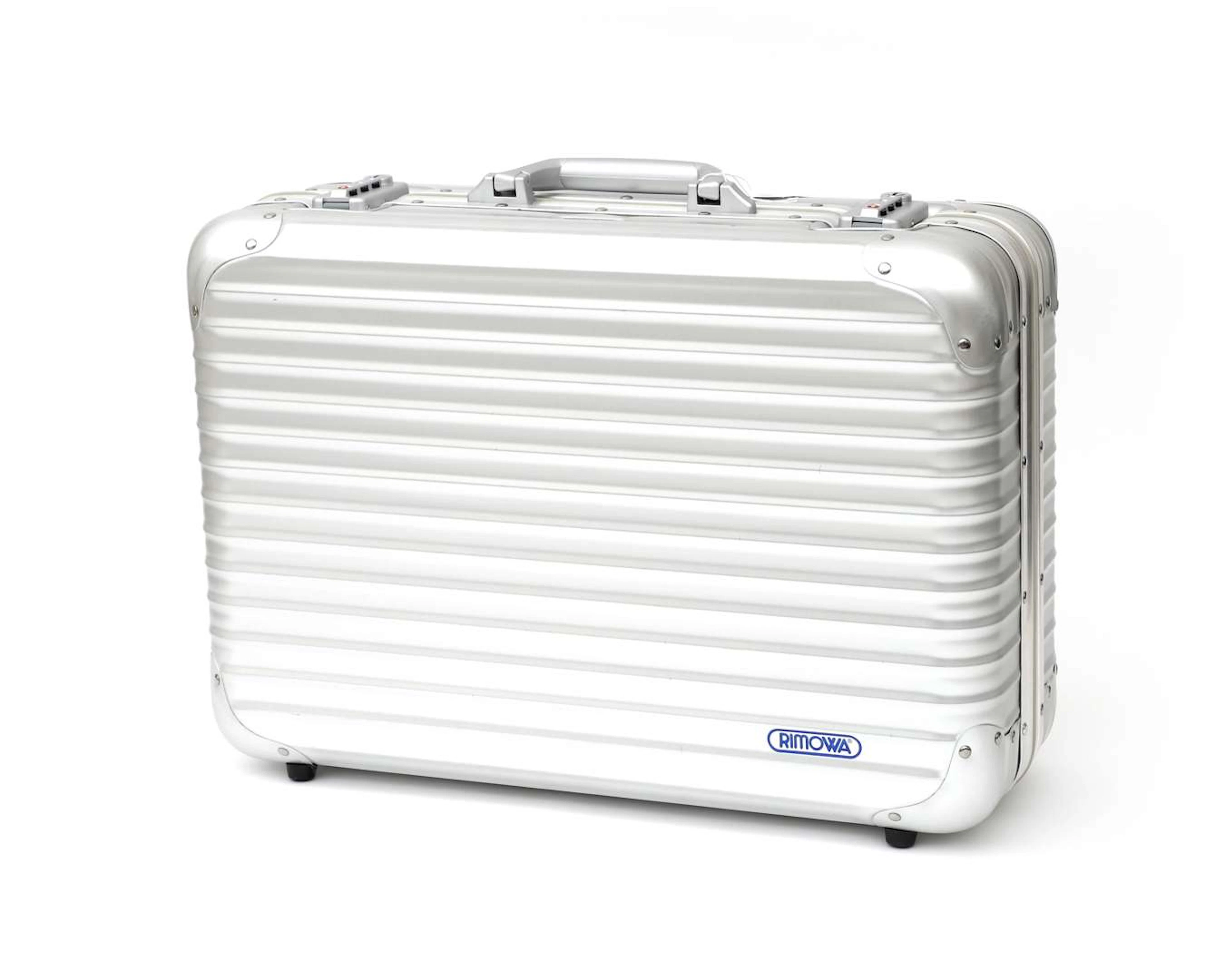 An aluminium suitcase with Sudhaus Combi-Code 1422 combination locks