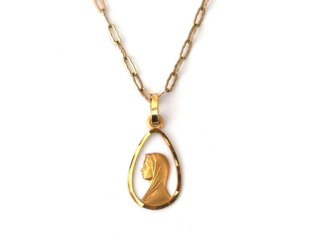 An 18-carat yellow gold religious pendant on a 14-carat yellow gold necklace