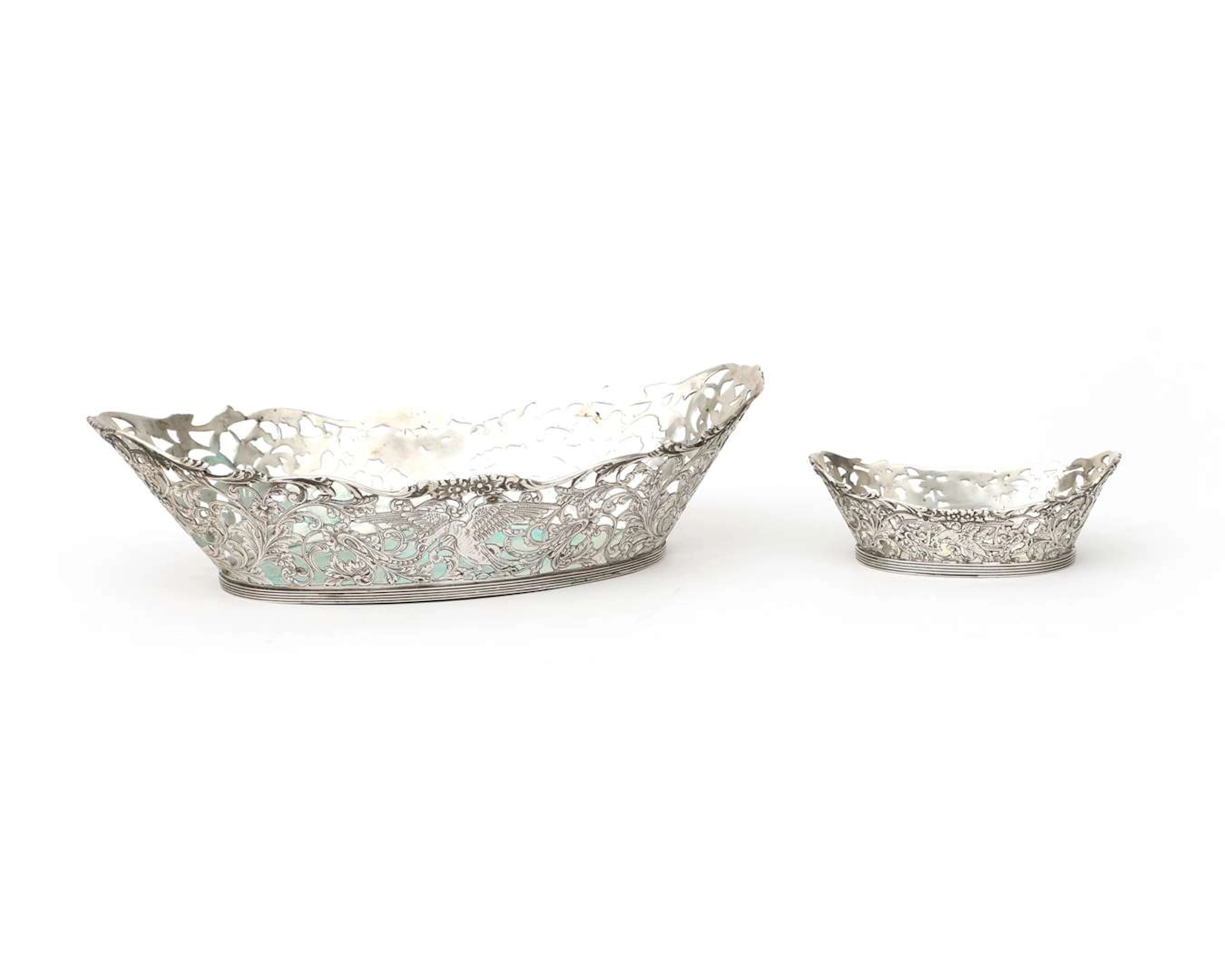 A silver bread basket with matching bonbon basket, Zutphen, 1930