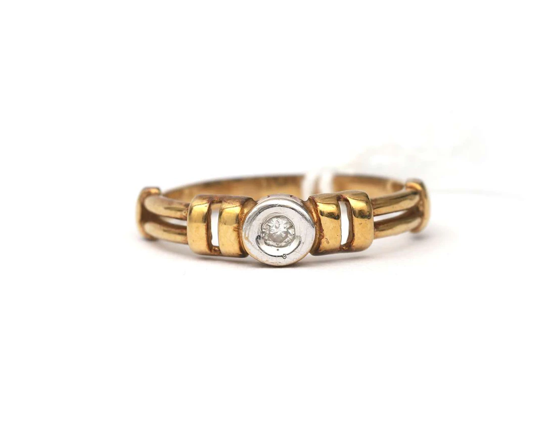 A 14k yellow gold ring with diamond