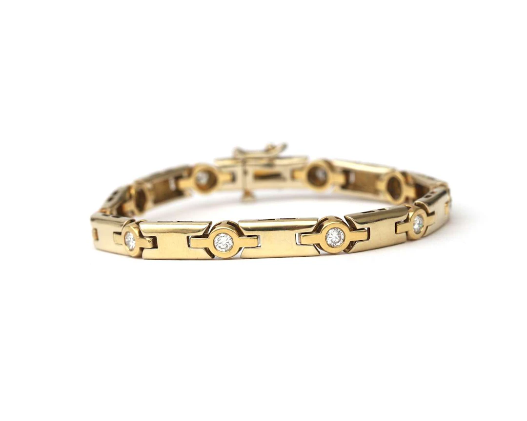 An 18k two-tone gold link bracelet set with a diamond, approx. 1.28 ct.