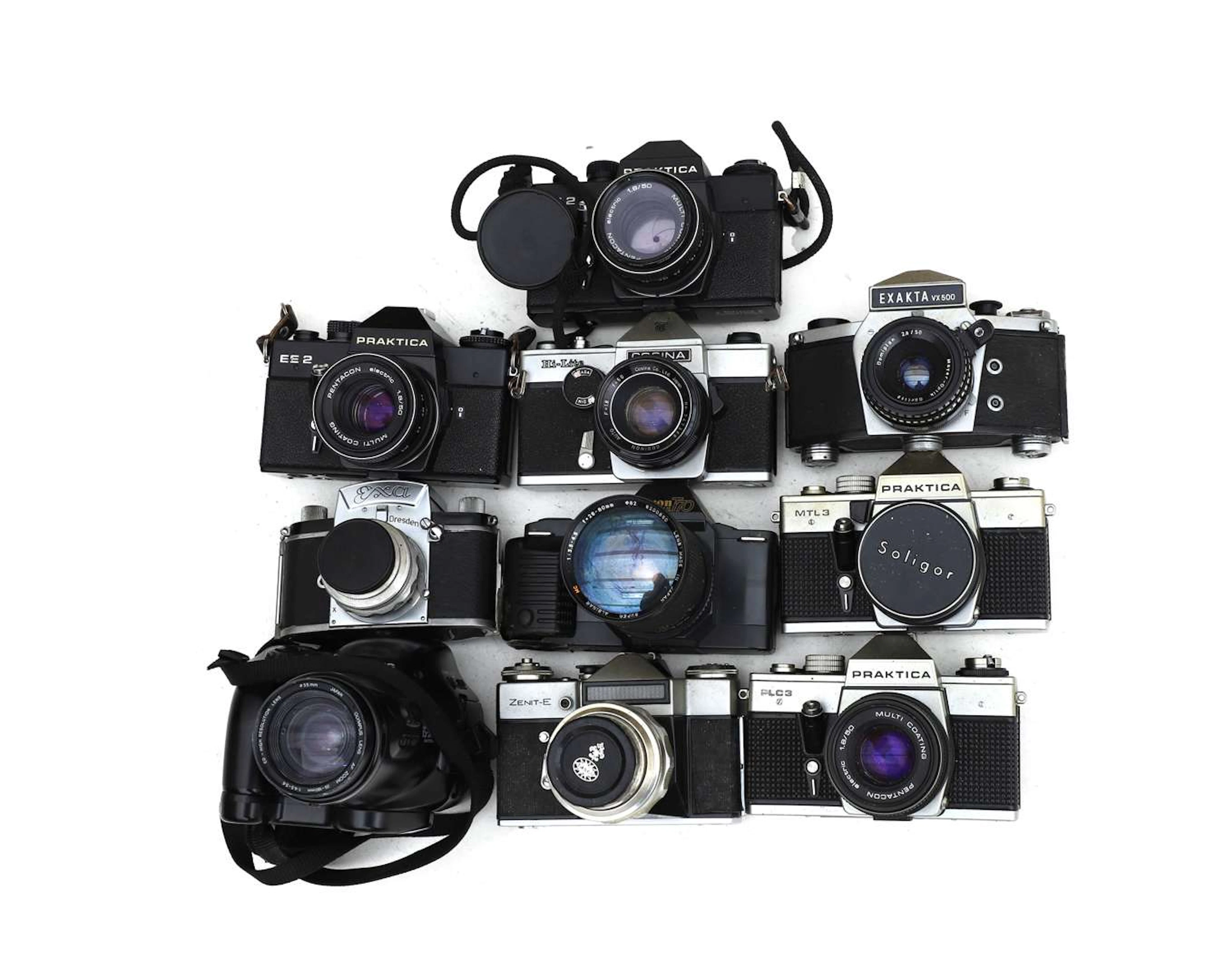 A collection of analogue 35mm cameras from various brands (10)