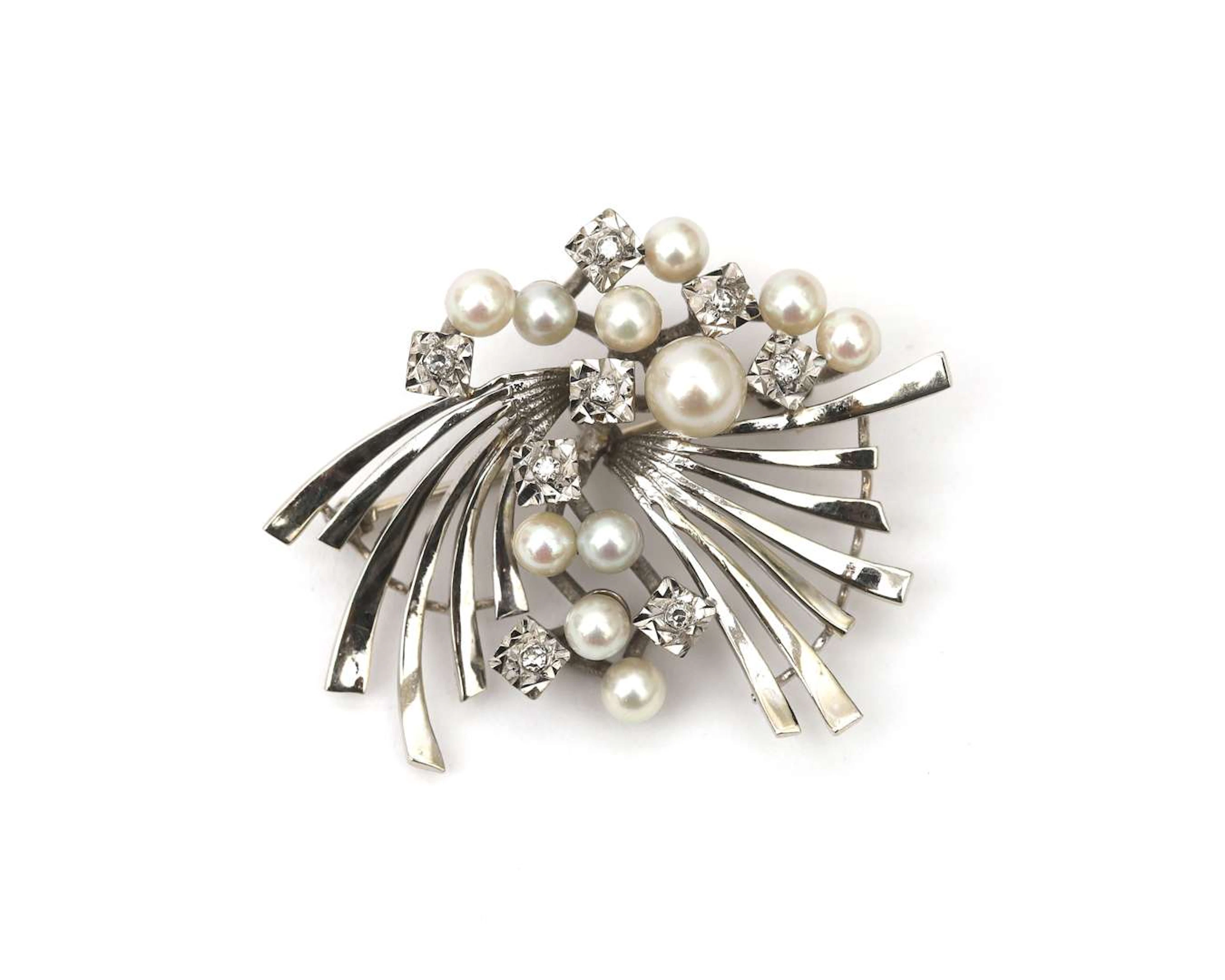 A 14-carat white gold brooch with a pearl and diamond by Franz Breuning