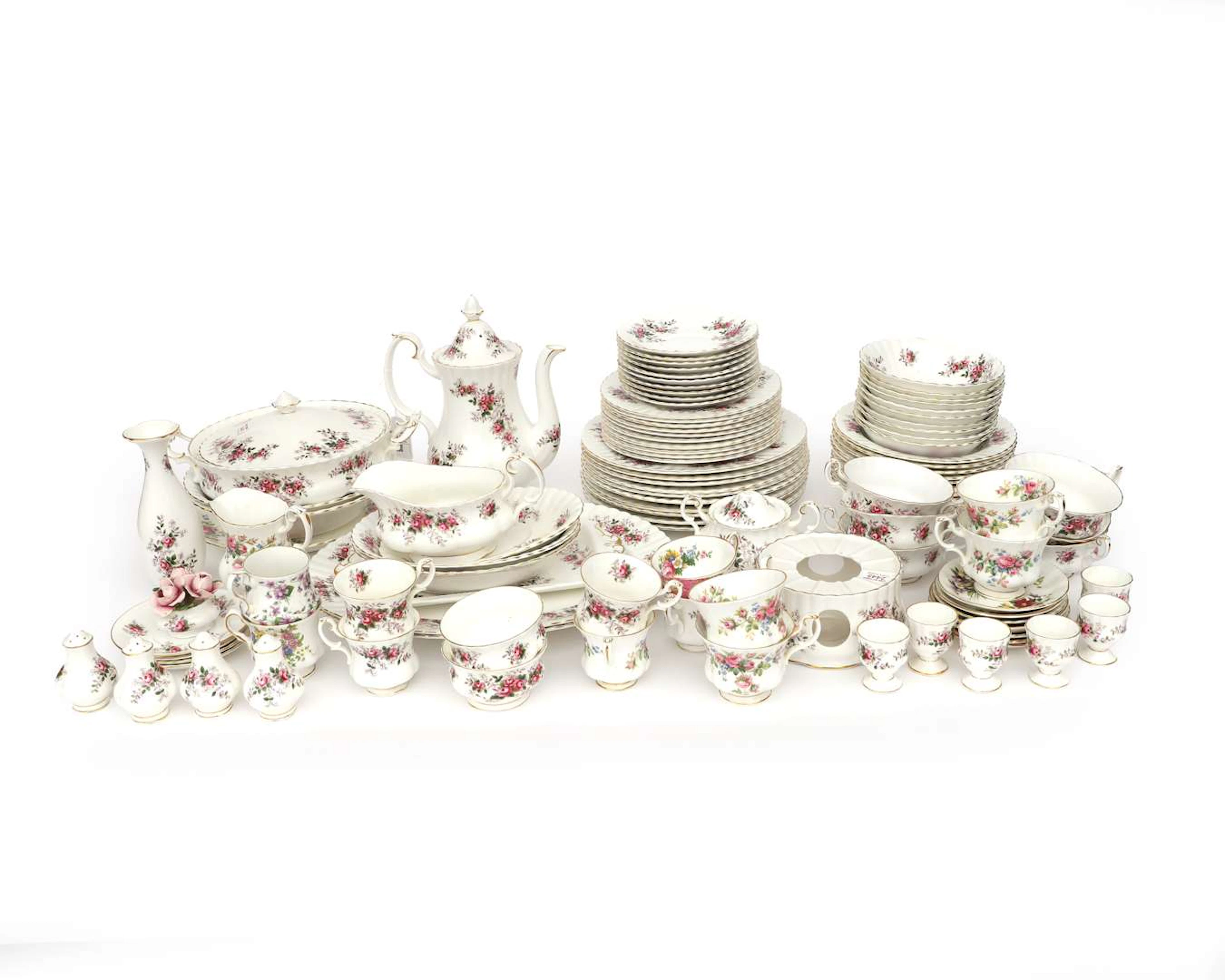 A complete porcelain dinner service, Royal Albert, England, 20th century