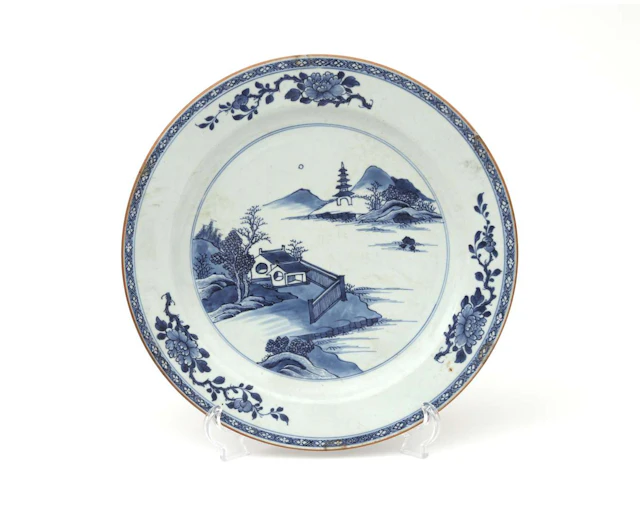 A porcelain saucer, China, Qianlong period (1736-1795), 18th century