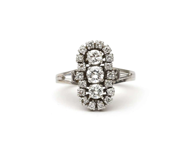 A 14k white gold princess ring set with a diamond, approx. 1.45 ct.