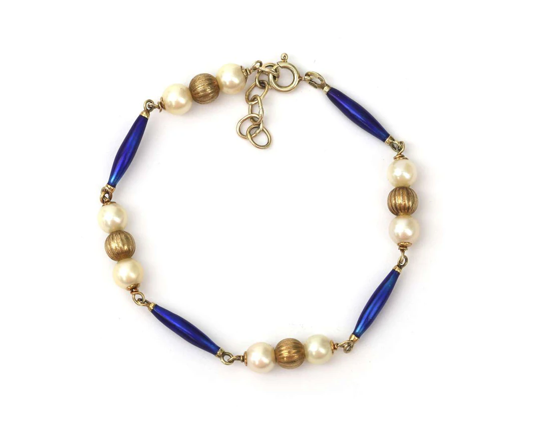 A 14k yellow gold link bracelet with cultivé pearls and blue enamel
