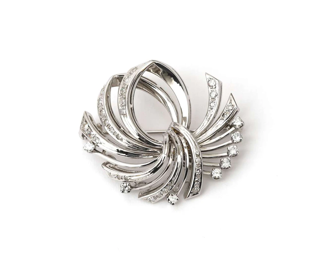 A 14k white gold brooch set with a diamond, c. 1950