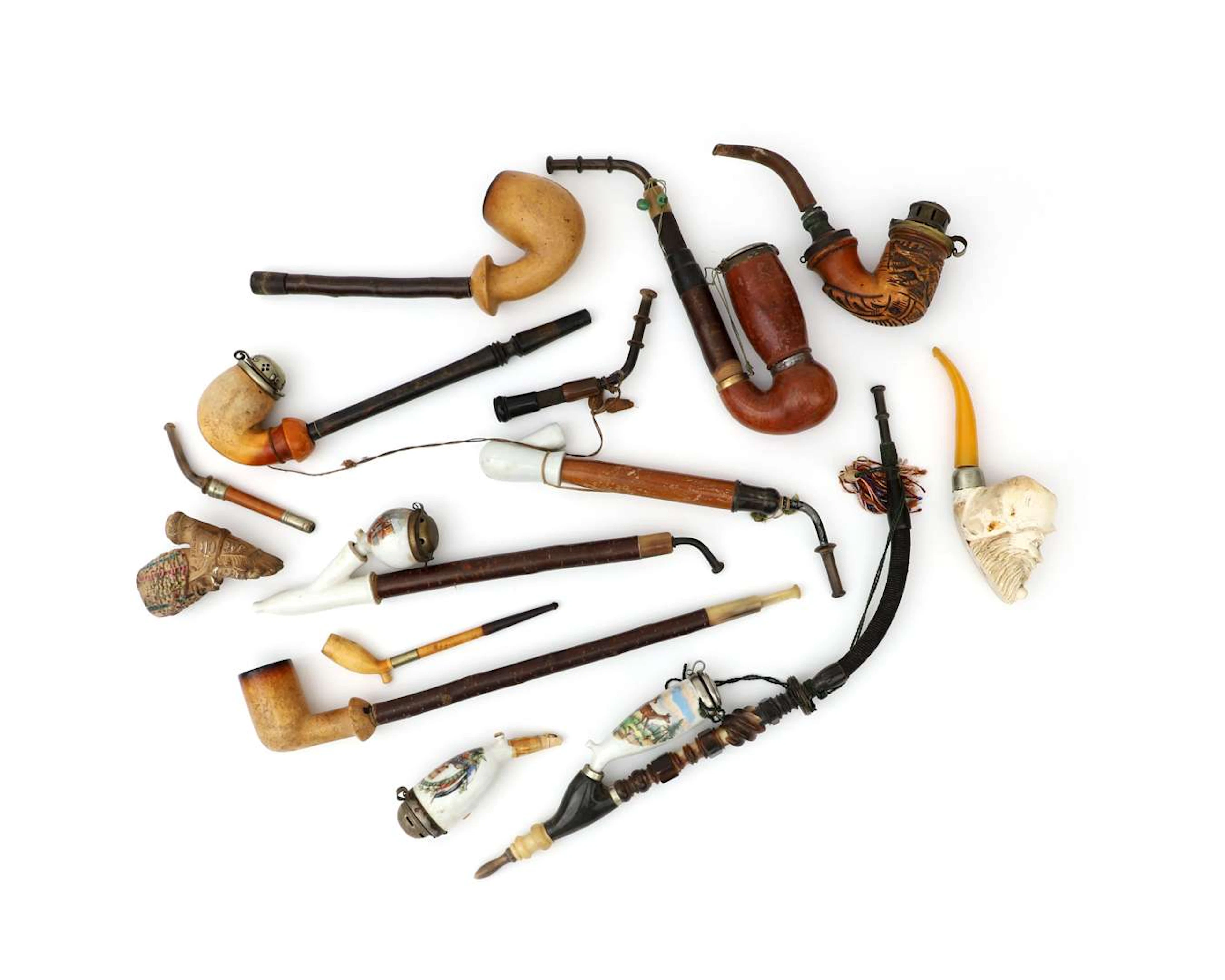 A lot comprising a collection of tobacco pipes (approx. 14)