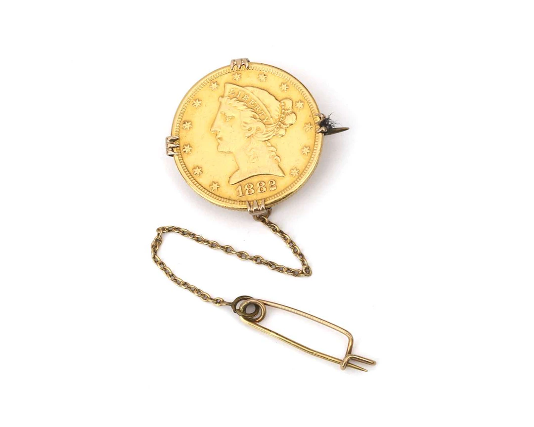 A yellow gold coin brooch featuring a 5-dollar coin – Coronet Head 1882