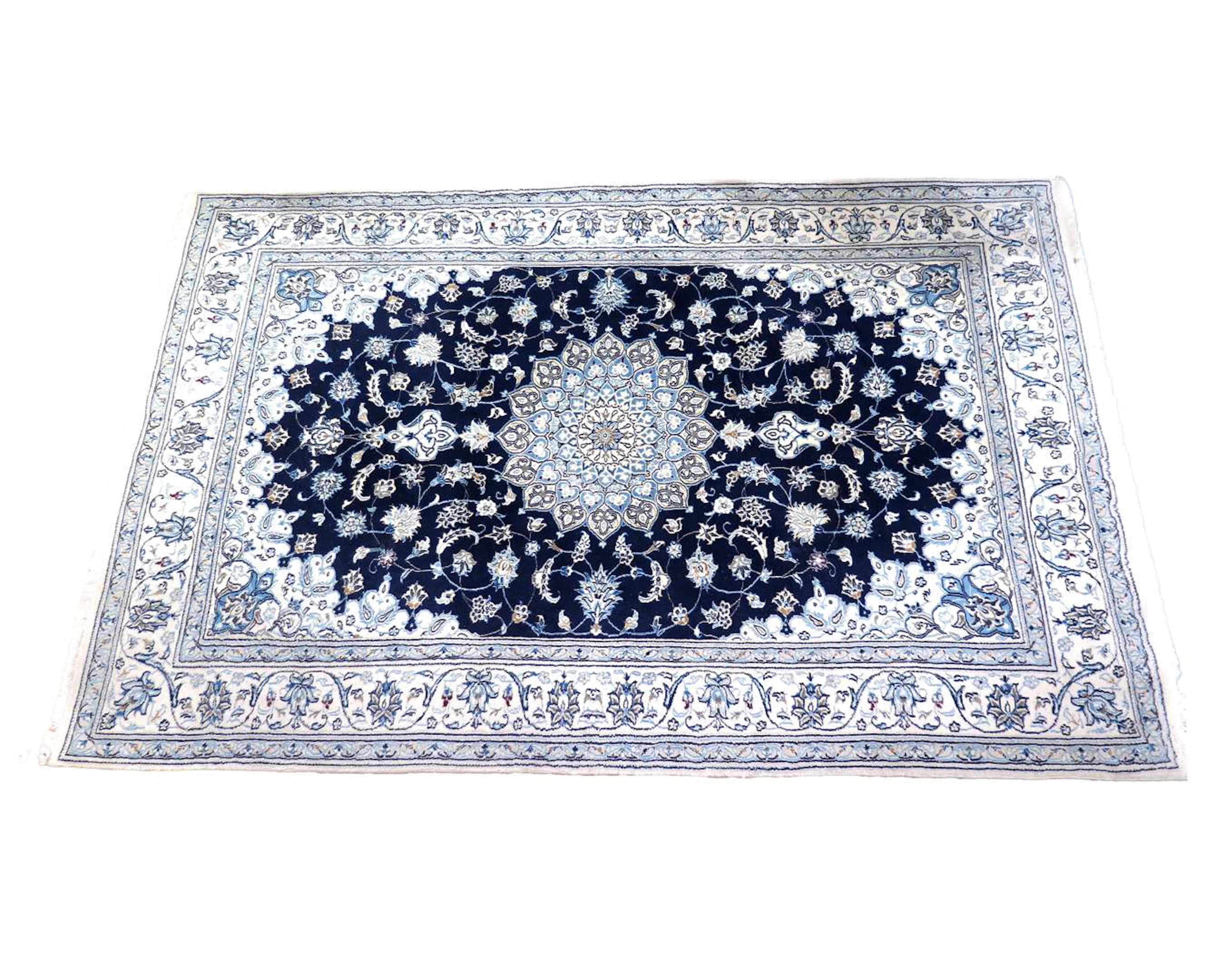 An Oriental carpet, 303 x 197 cm