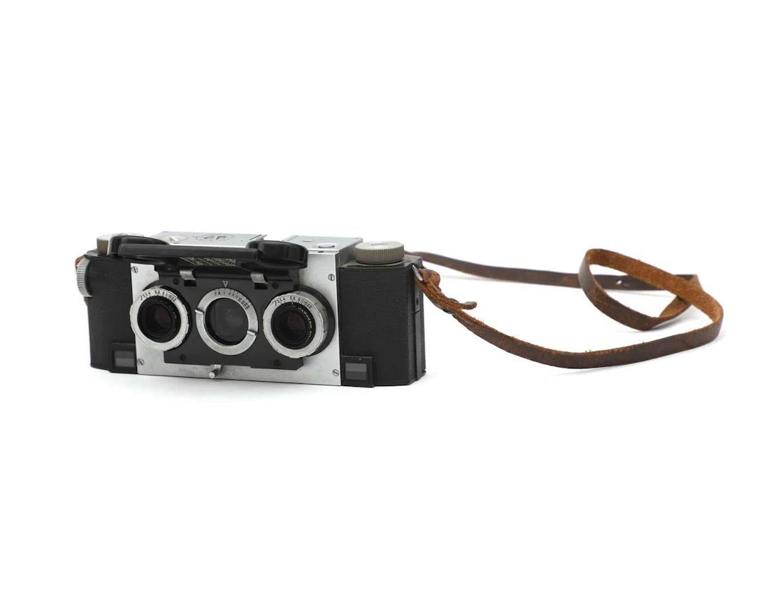 A ‘Stereorealist’ stereo camera, United States, c. 1950