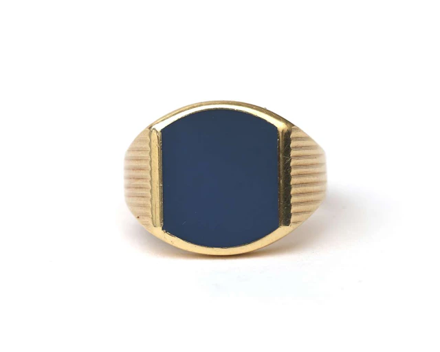A 14k yellow gold men's ring with light blue layer stone