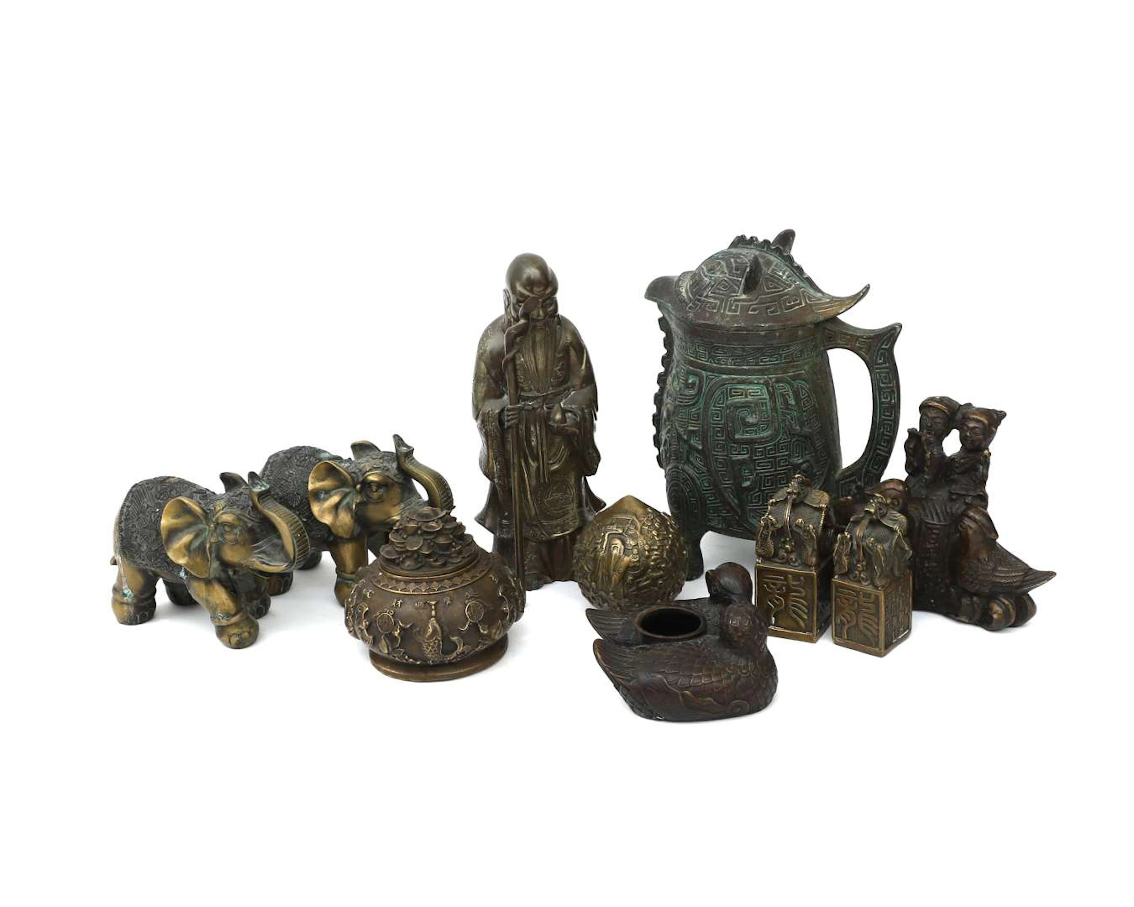 A lot consisting mainly of bronze sculptures and similar items. Asia