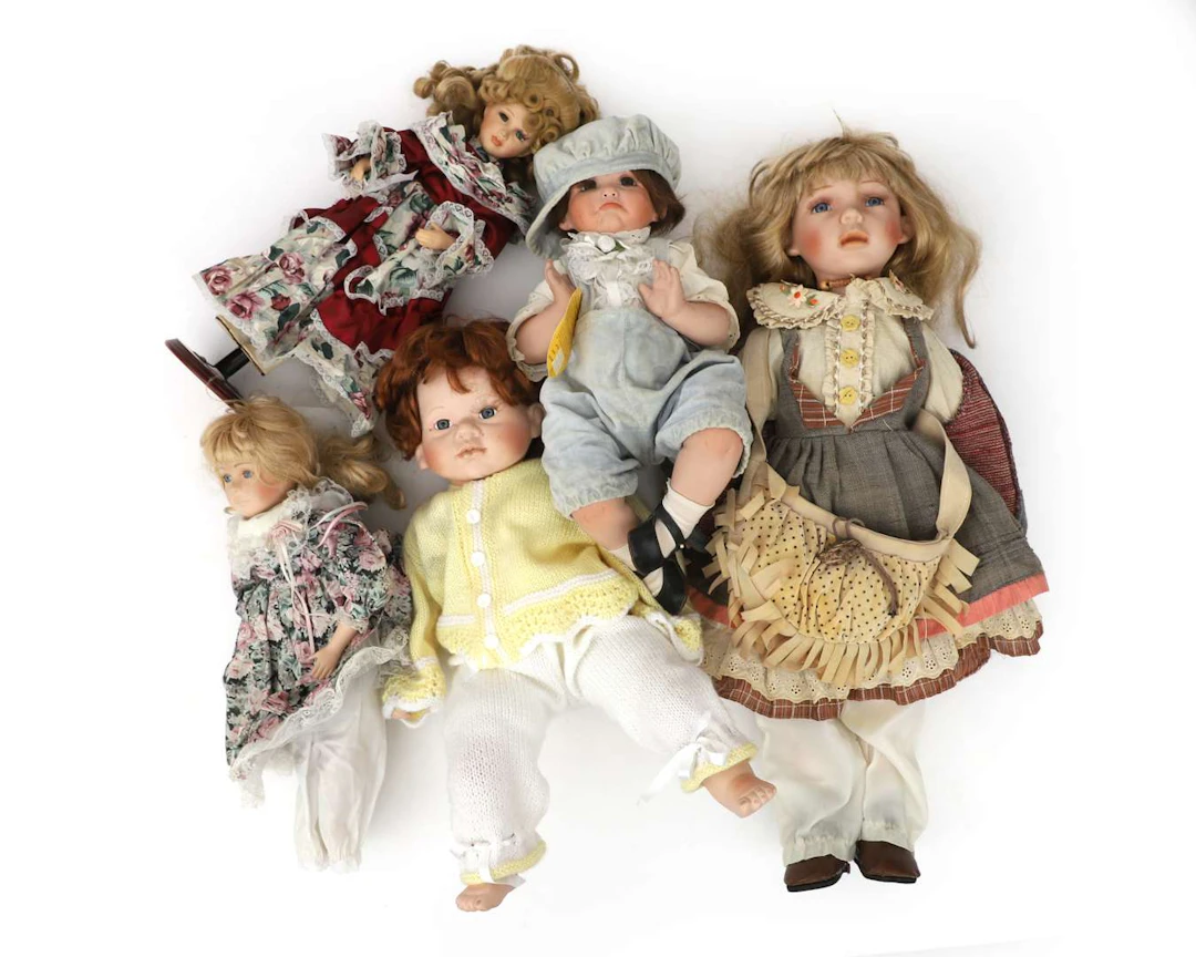 Five porcelain dolls, including Billy-Petronella, 20th century