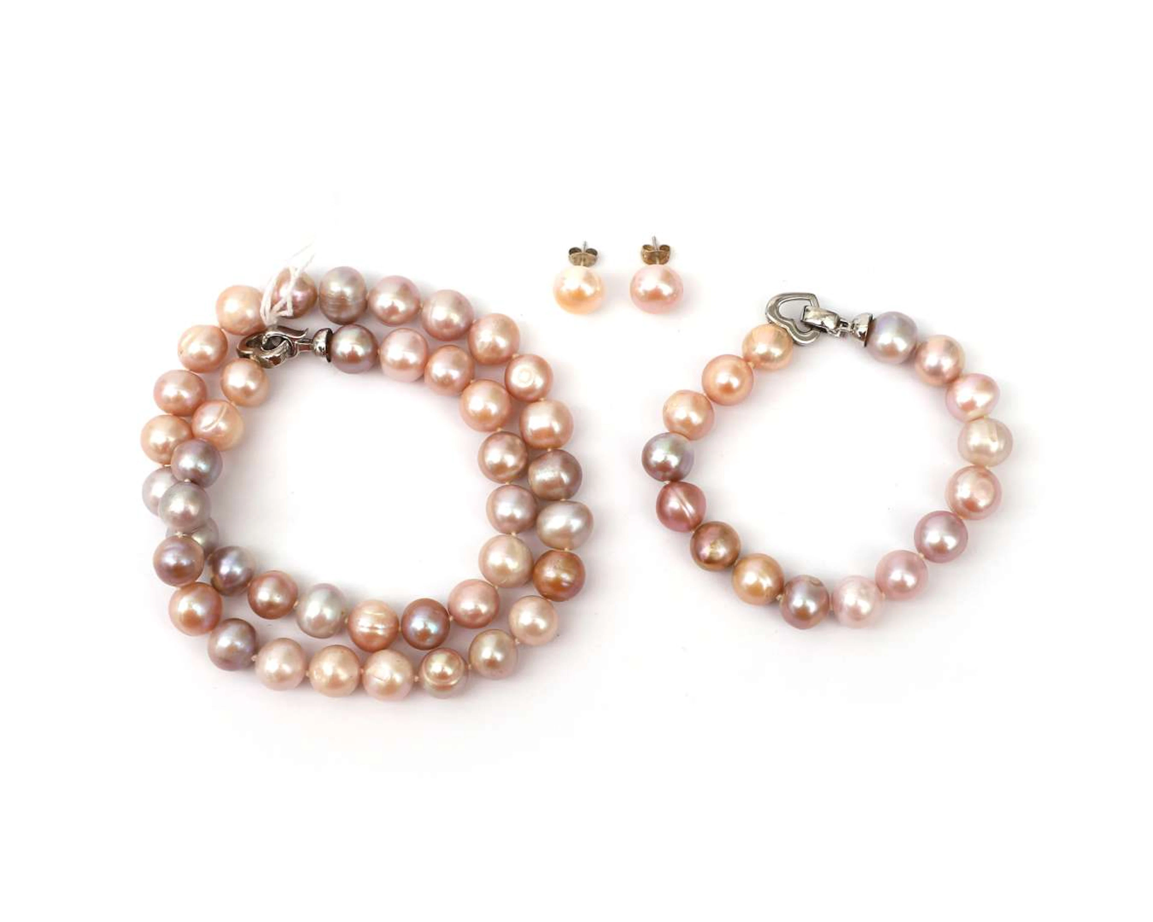 A set comprising a necklace, a bracelet and a pair of stud earrings