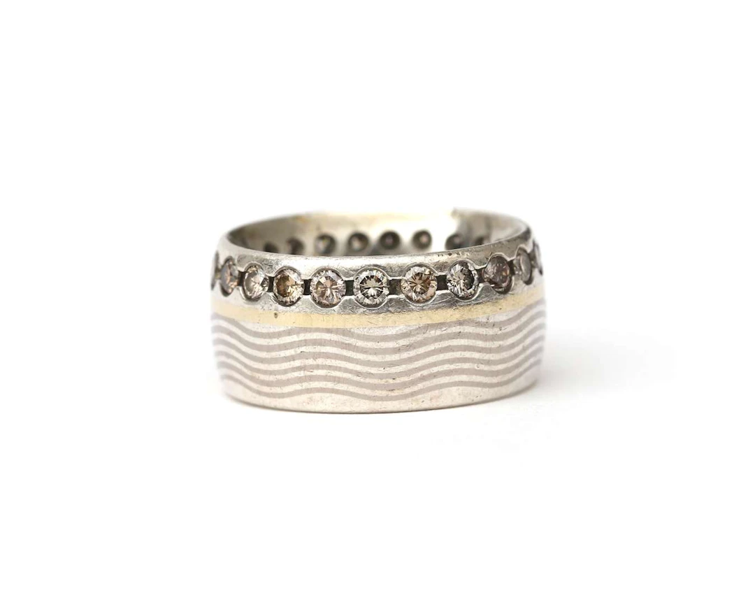 A 'mixed metal' ring in sterling silver and 18-carat yellow gold