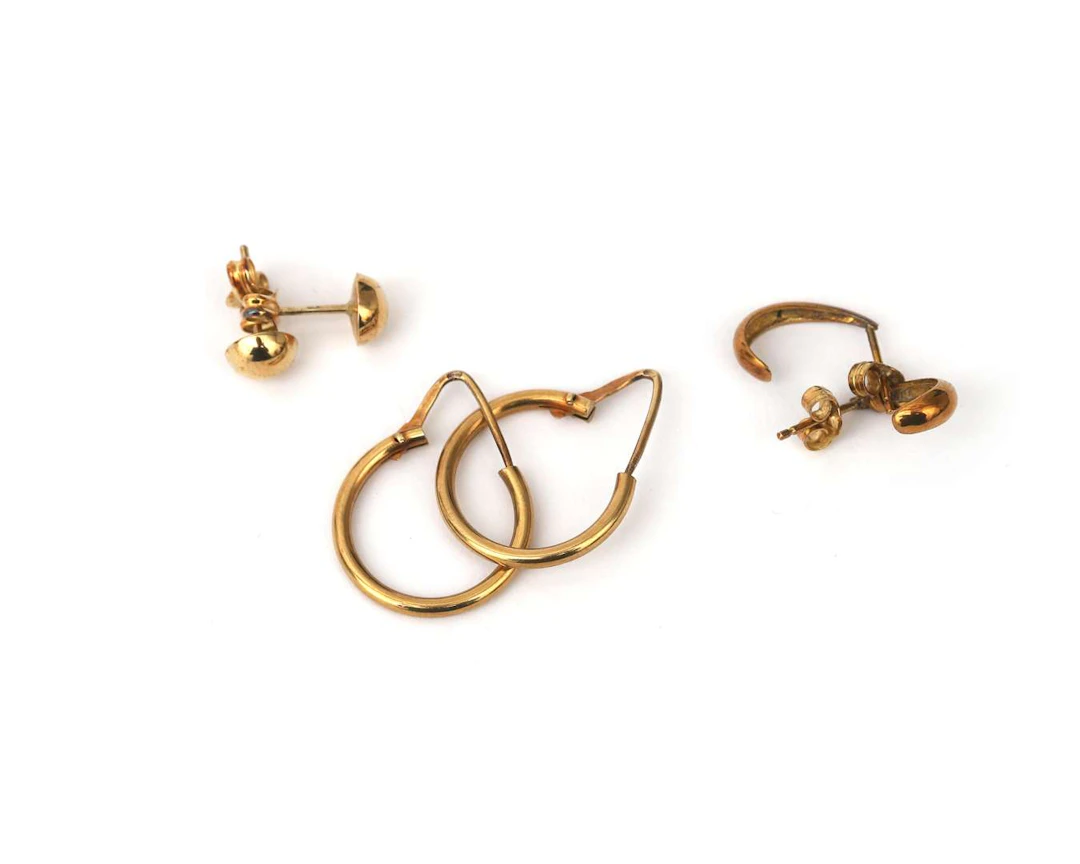 Three pairs of 14-carat yellow gold earrings