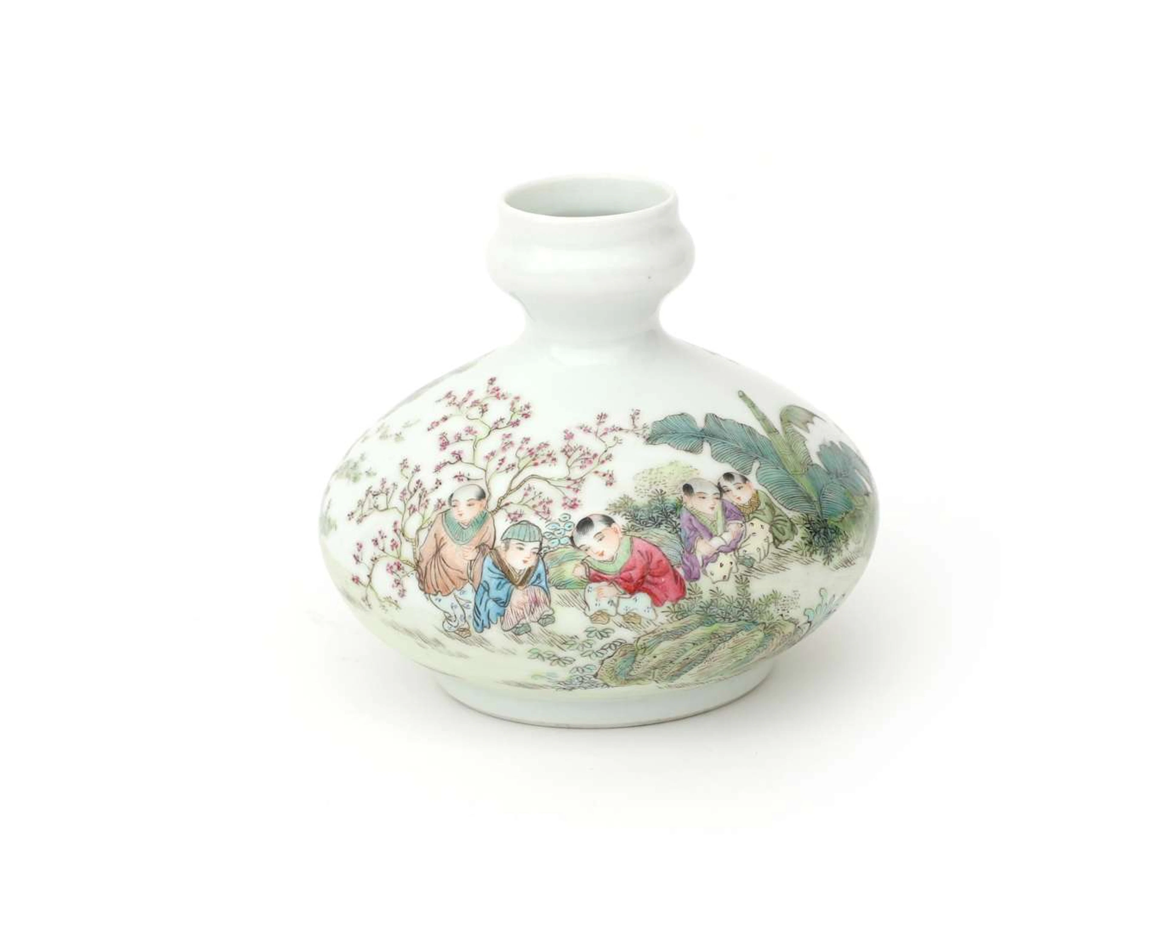 A porcelain knobbly vase, China, 19th/20th century