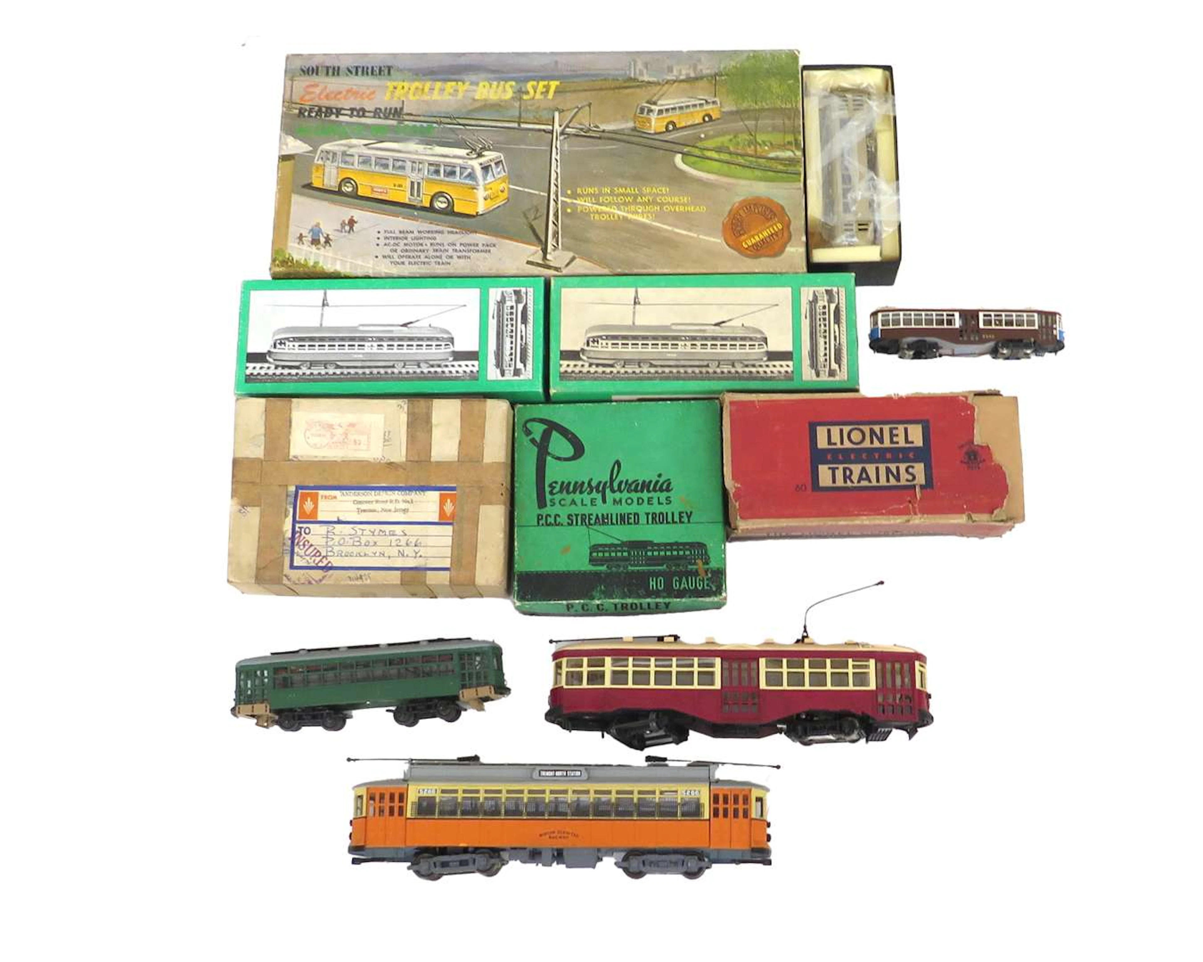 A lot comprising various trolleys, streetcars and trams, HO, O, Japan
