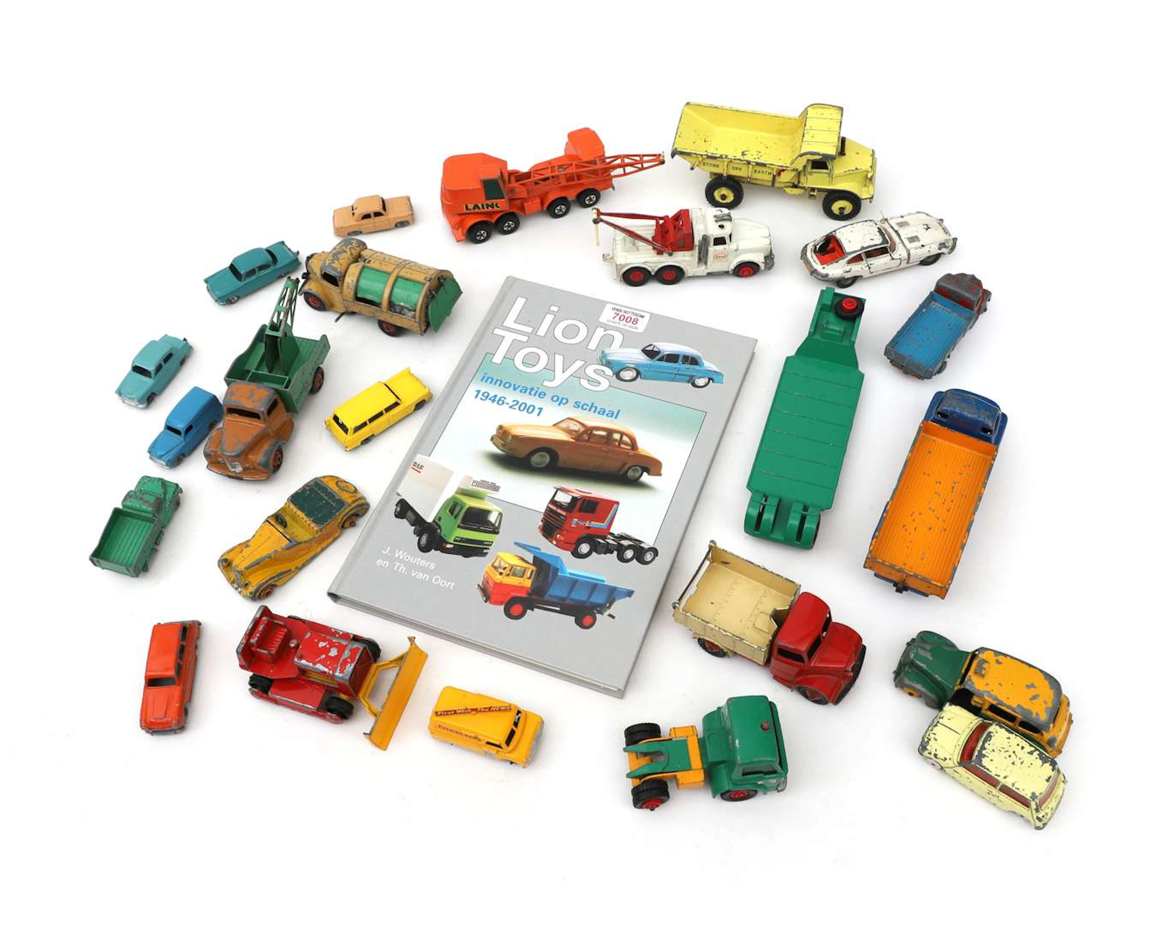 A lot comprising a collection of Dinky Toys and Matchbox model cars