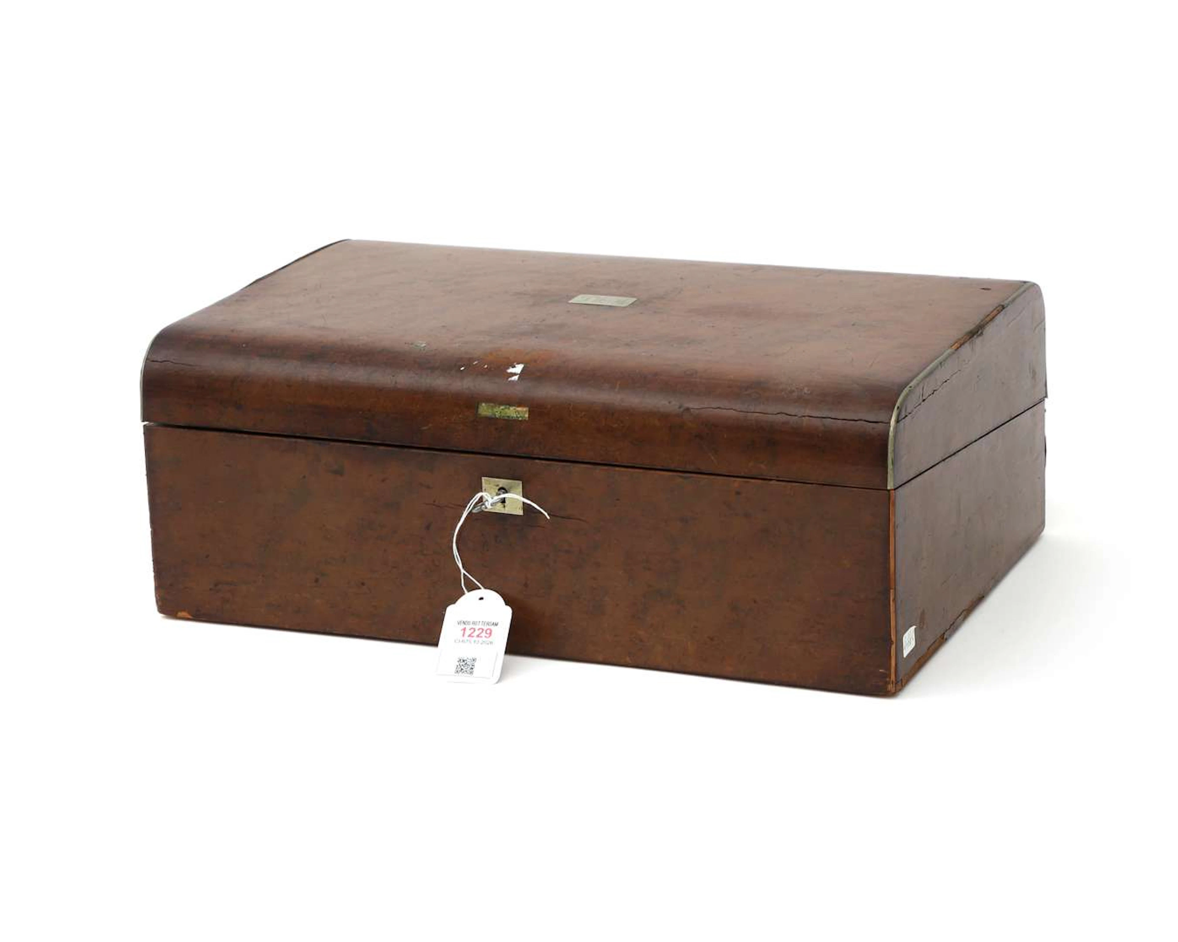A writing box with a walnut veneer, early 20th century