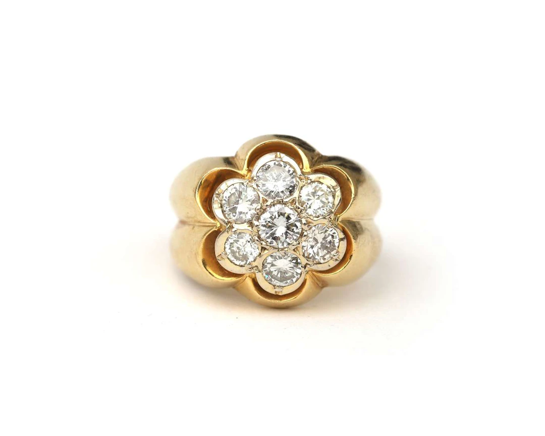 An 18k yellow gold rosette ring set with a diamond