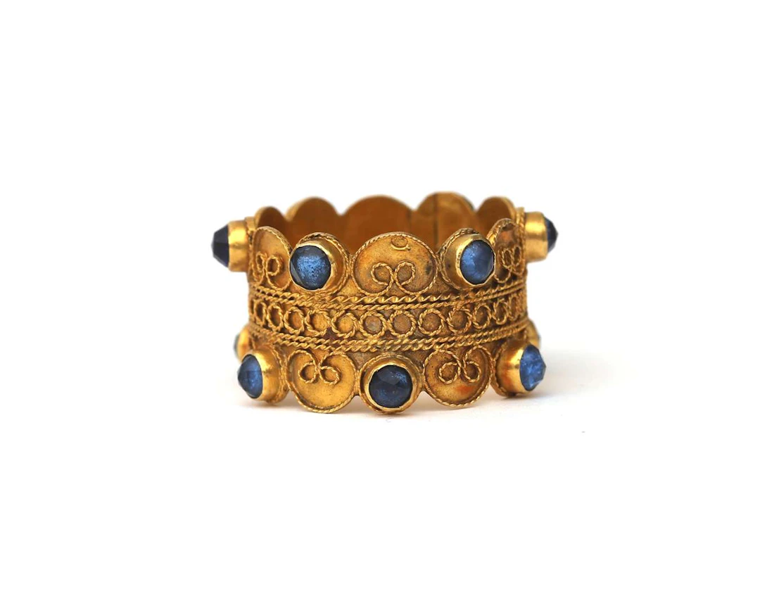 A 14-carat yellow gold Zeeland cap ring with blue glass, early 20th century