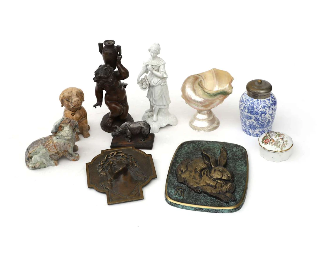 A mixed lot, including a porcelain figurine