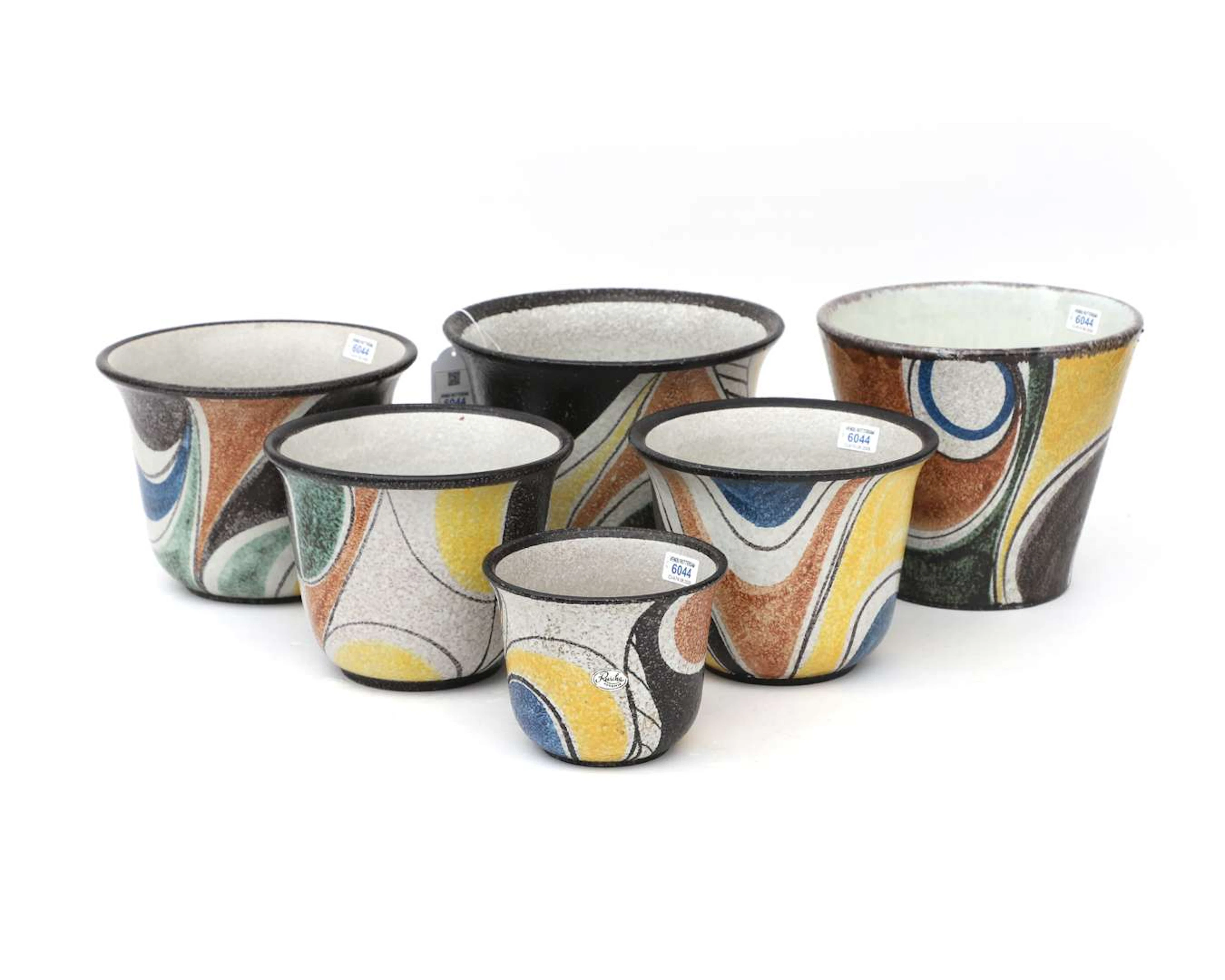Six coloured ceramic flower pots. Design: ‘Milano’ by Cilli Wörsdörfer