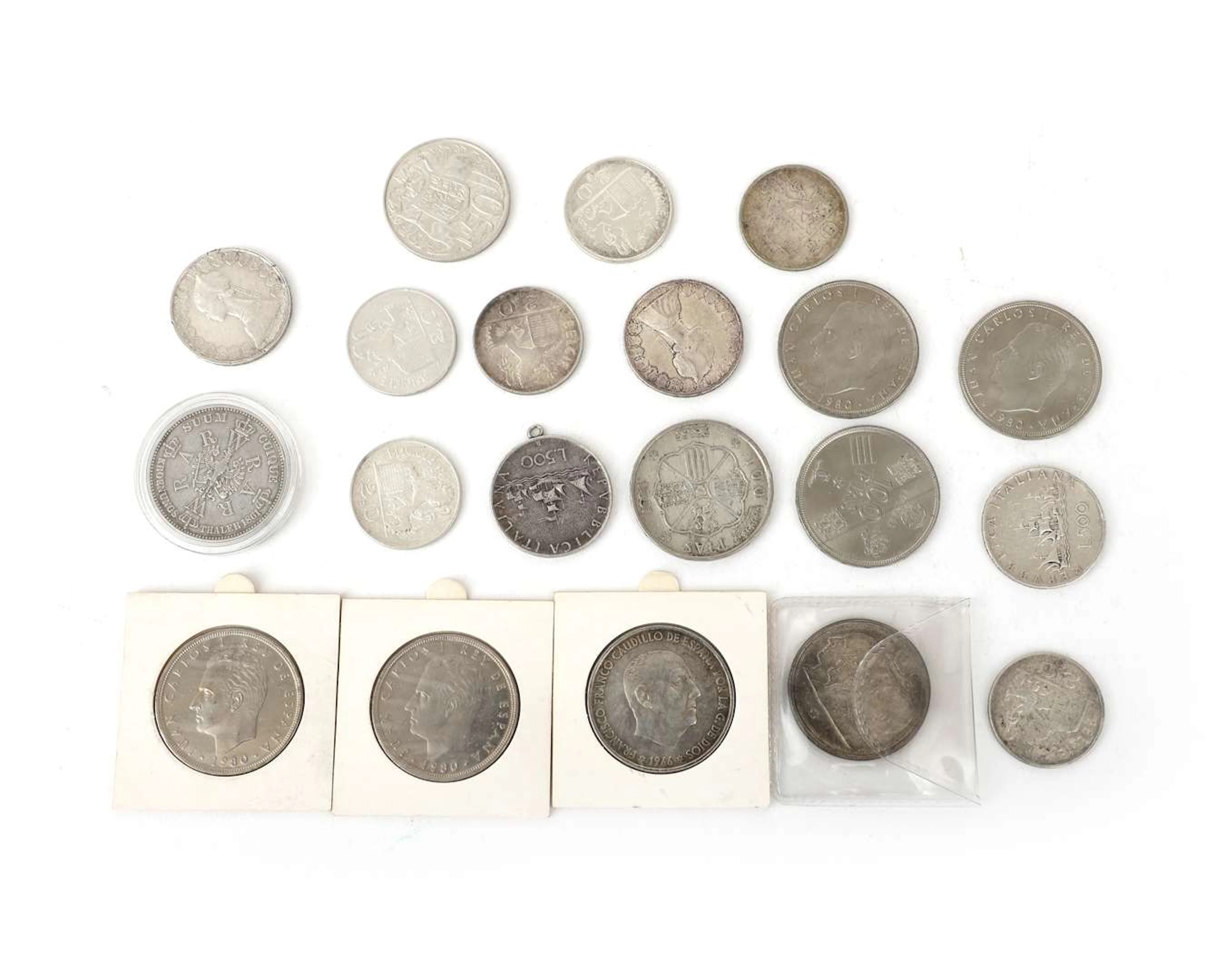 A collection of various coins, including many silver ones, from Italy