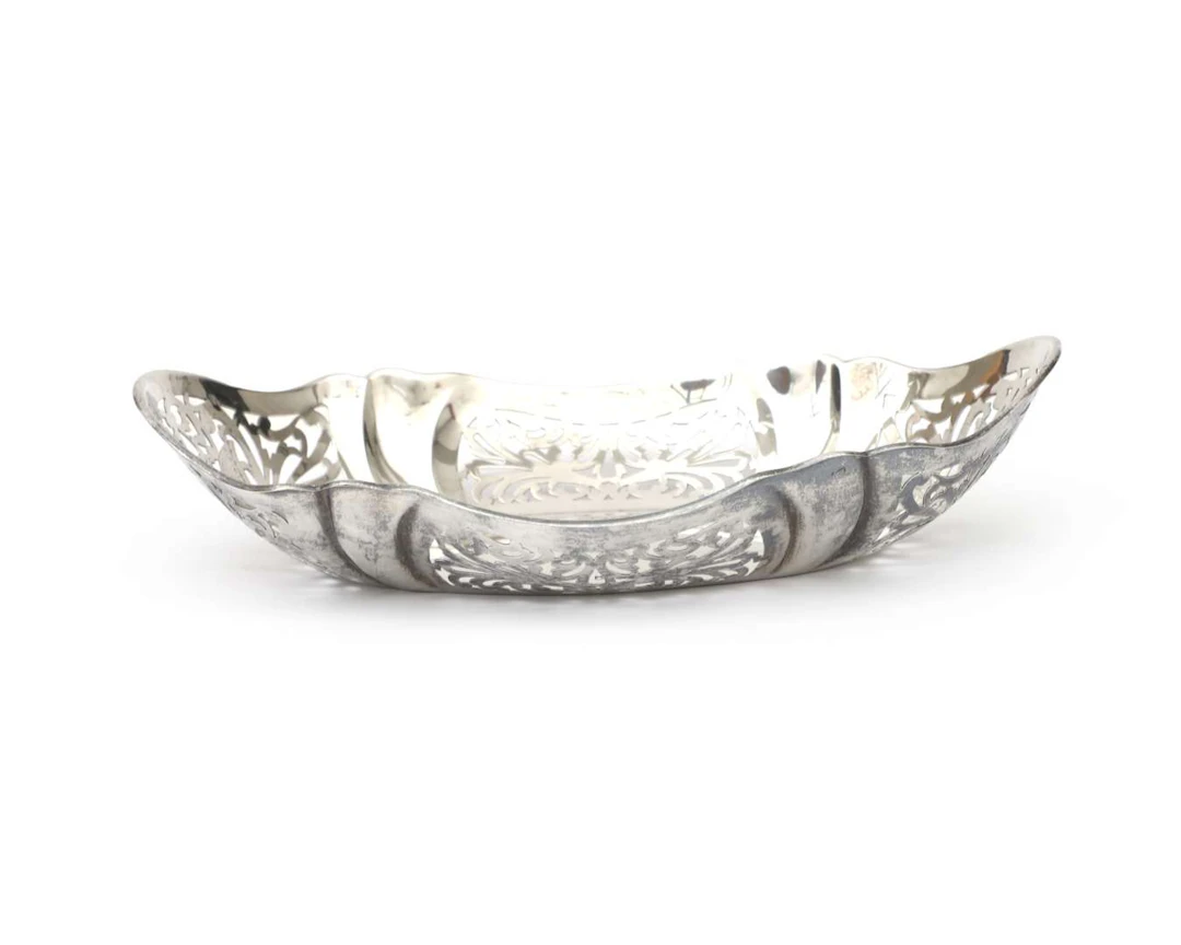 A silver bread basket, England, Sheffield, 1929
