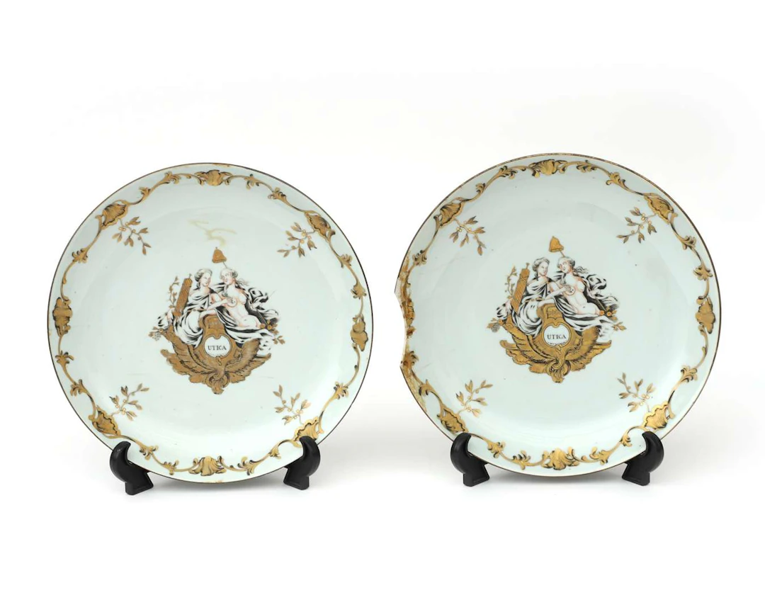 Two porcelain ‘Chine de commande’ plates, China, Qianlong period (1736–1795)