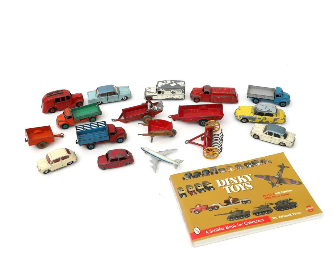 A lot comprising a collection of Dinky Toys, England, 20th century (11)