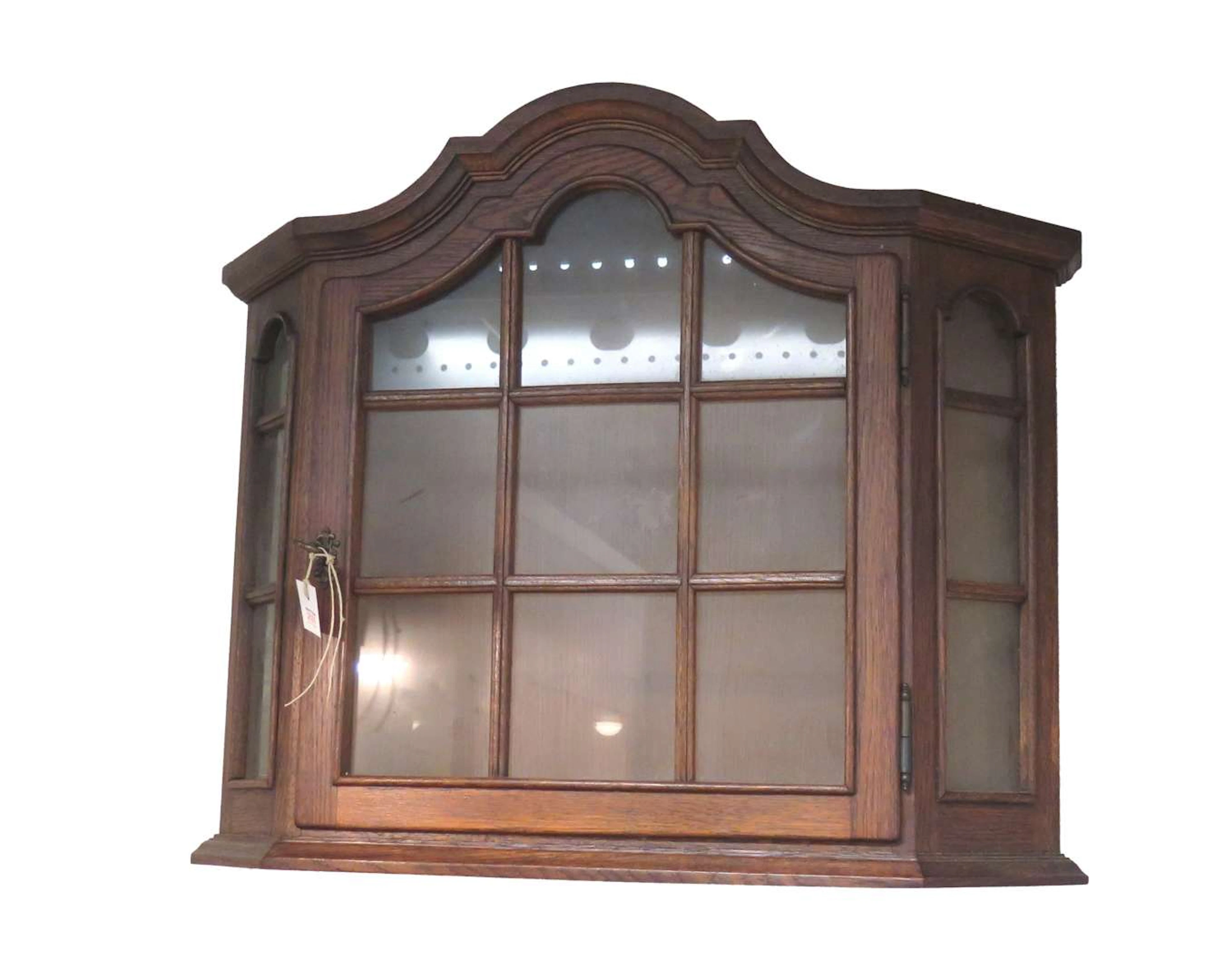 An oak hanging display case. 20th Century