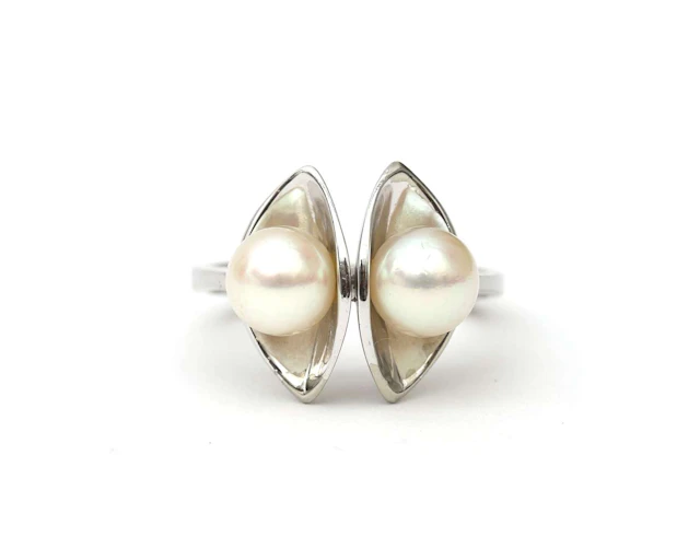 A 14k white gold ring with pearls