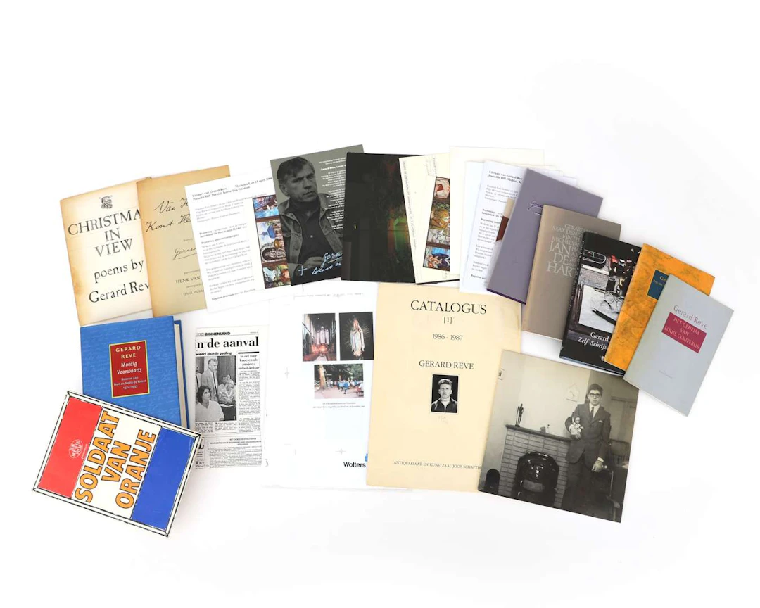 A collection of curiosities relating to Gerard Reve, including a memorial