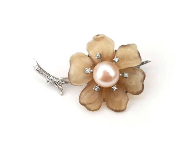A 14k white gold flower brooch with a pale pink pearl and diamond