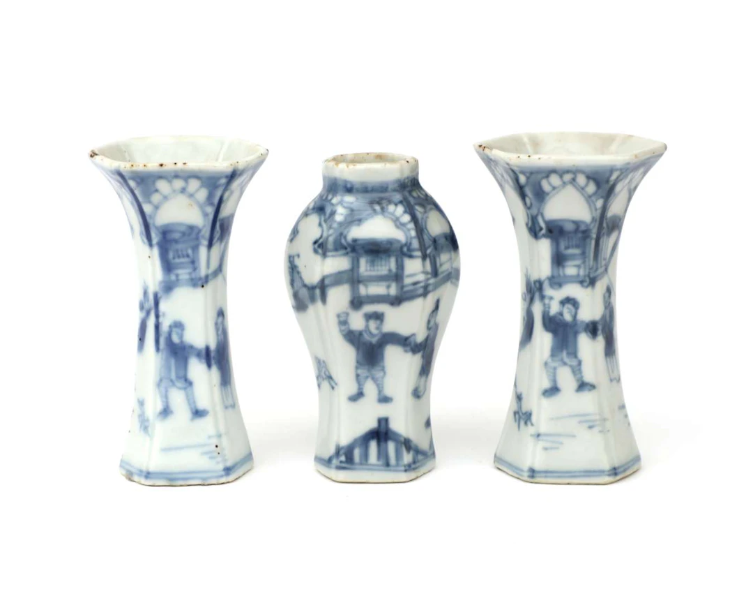 A three-piece miniature porcelain cabinet set, China, 18th century