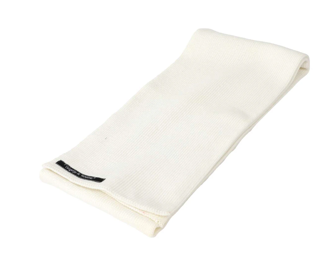 Scarf from the ‘Teigetje & Woelrat’ brand in its original black storage