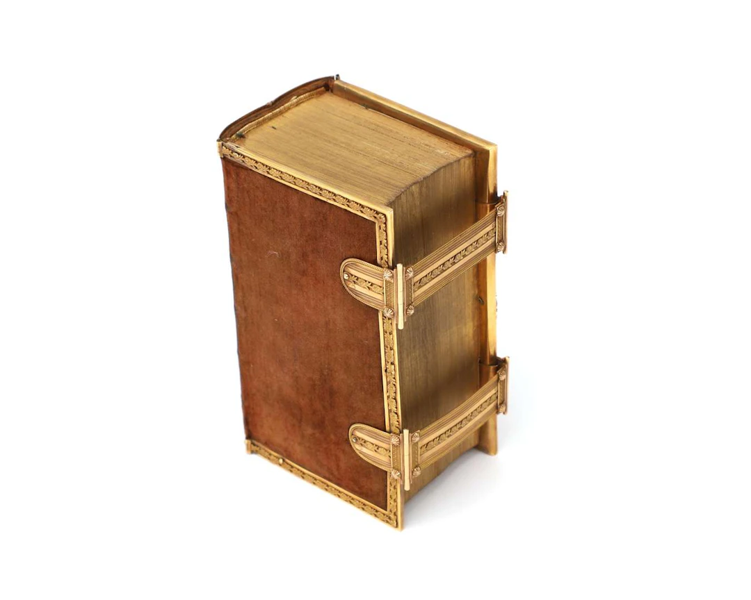 A Bible with an 18-carat yellow gold double clasp, Netherlands, Leeuwarden