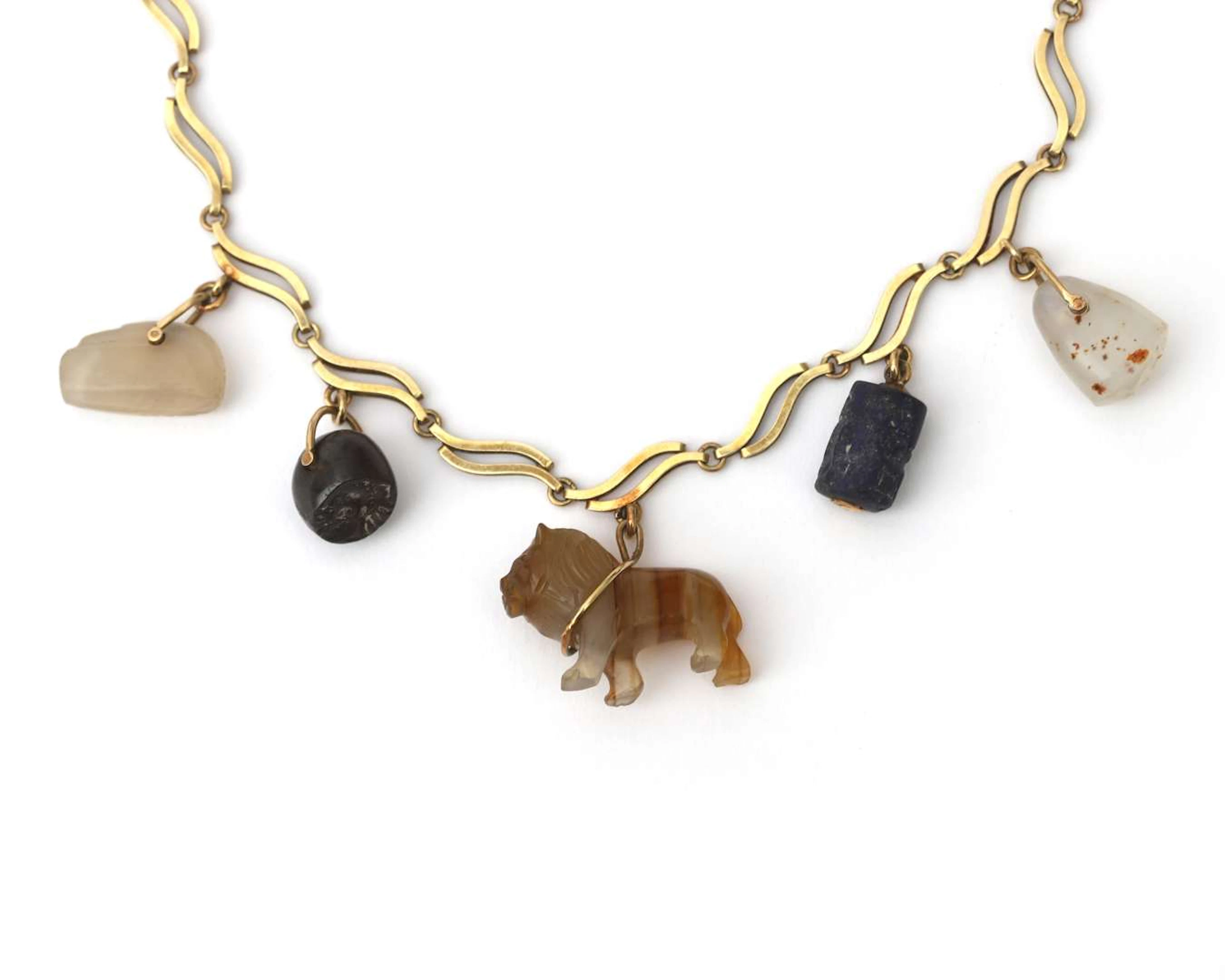 A 14-carat yellow gold link necklace, featuring, amongst other things