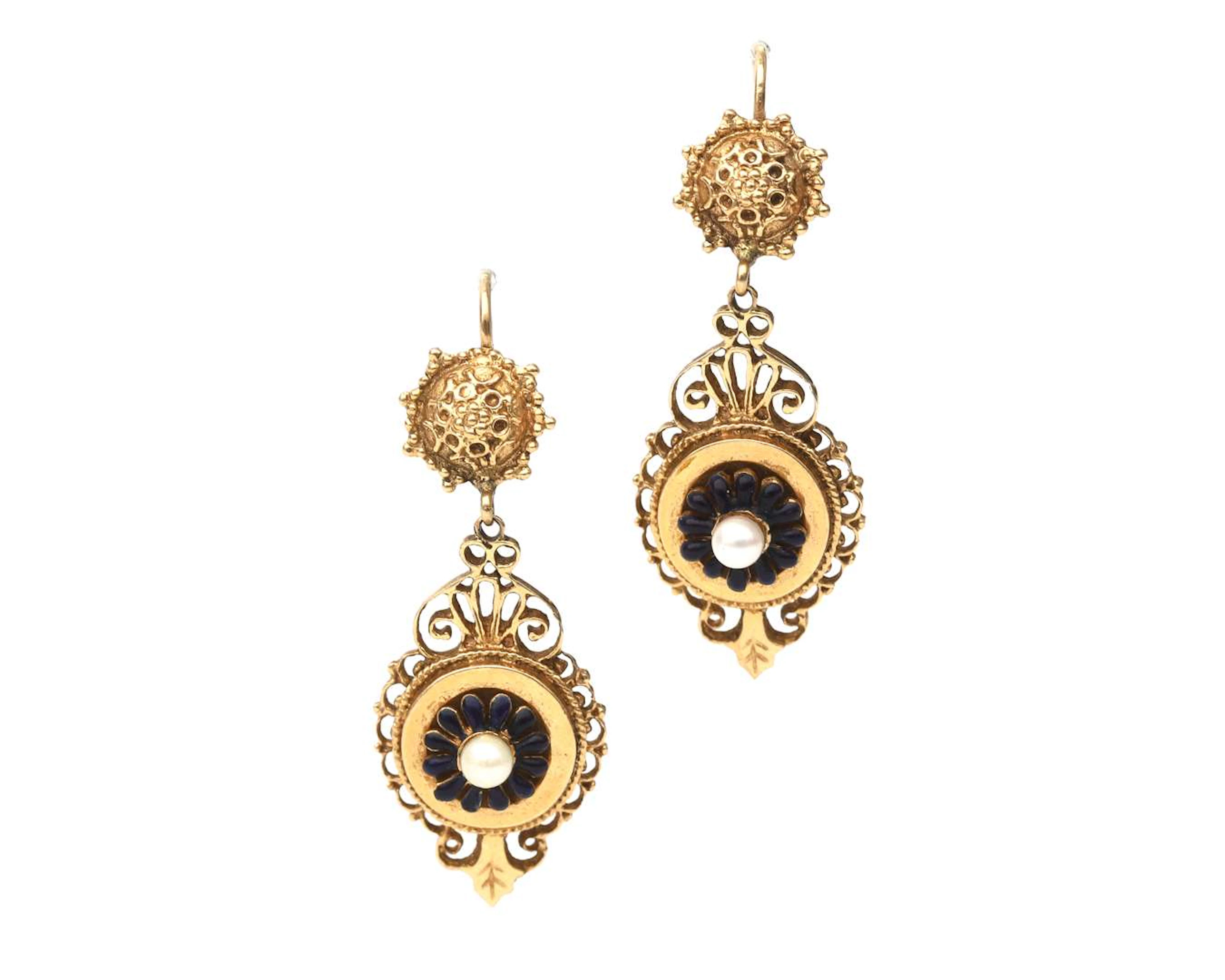 A pair of 18k yellow gold drop earrings with pearls, late 19th century